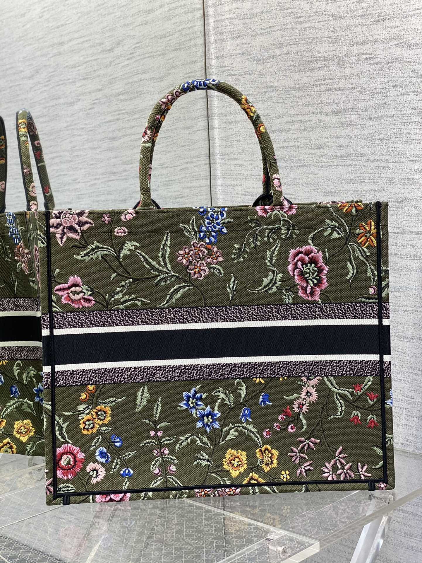 迪D家 Book Tote 刺繡字母軍綠花 大號41.5cm