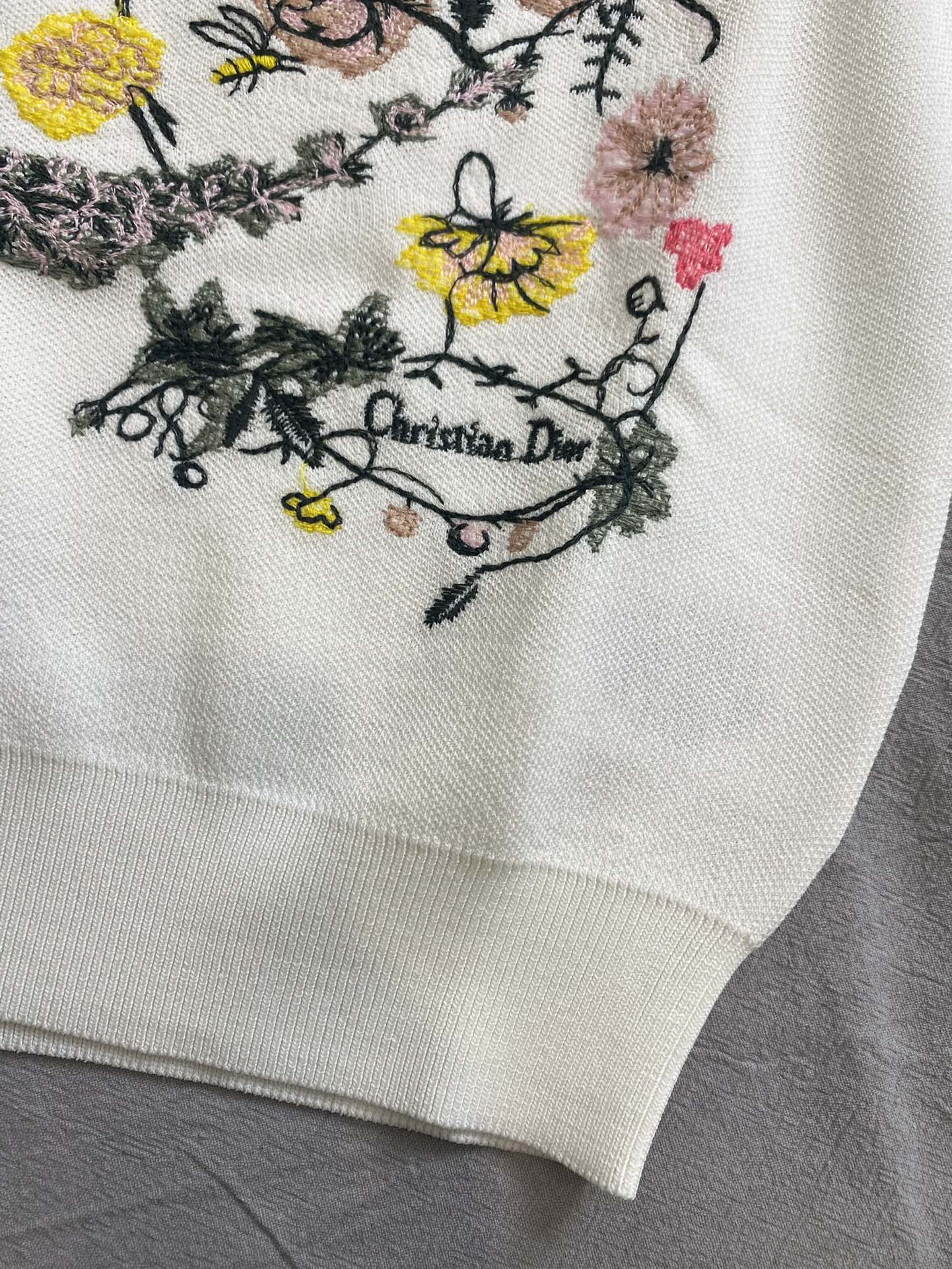 迪D家-2403 24早春最新花卉系列重工刺繡花朵針織背心 白色