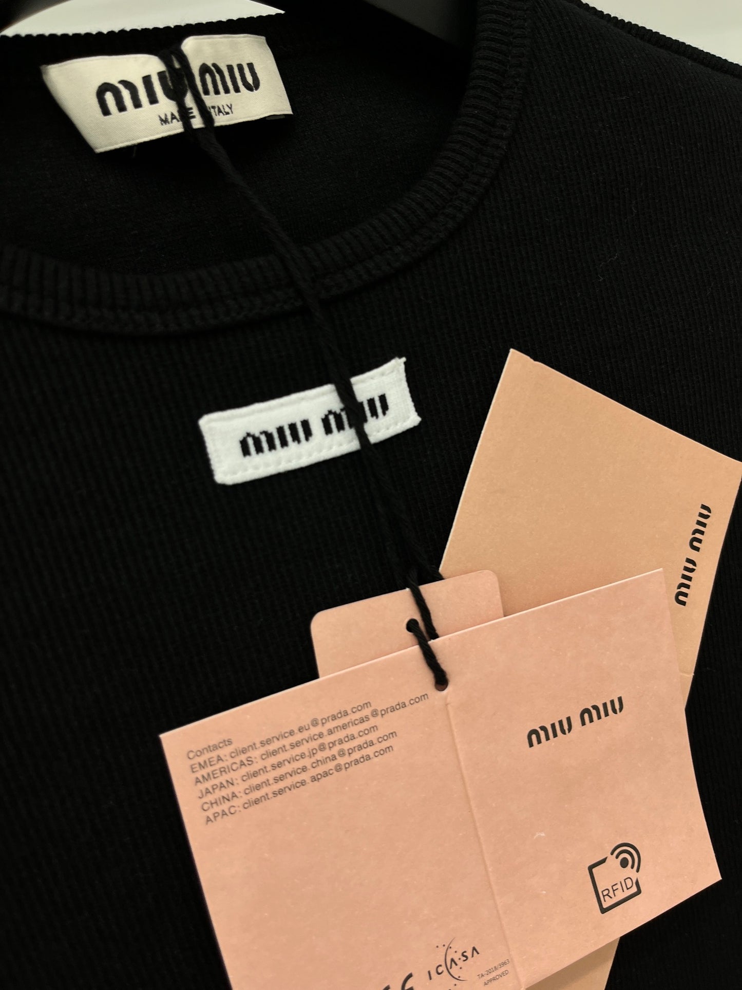 穆Ｍ家-2404 撞色短袖TEE 黑色
