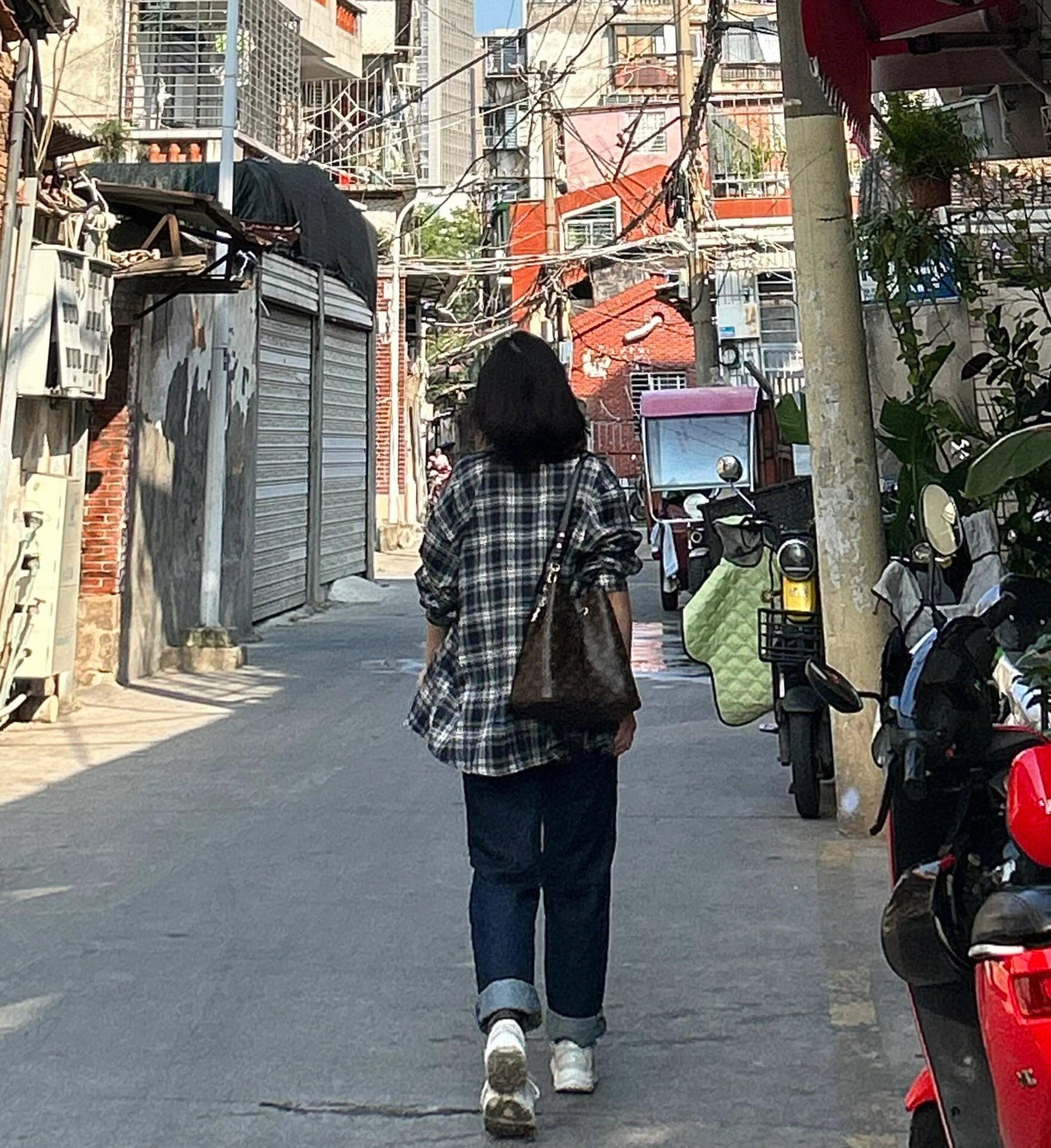 M44020 路L家-NéoNoé MM 斜跨肩背包 黑色
