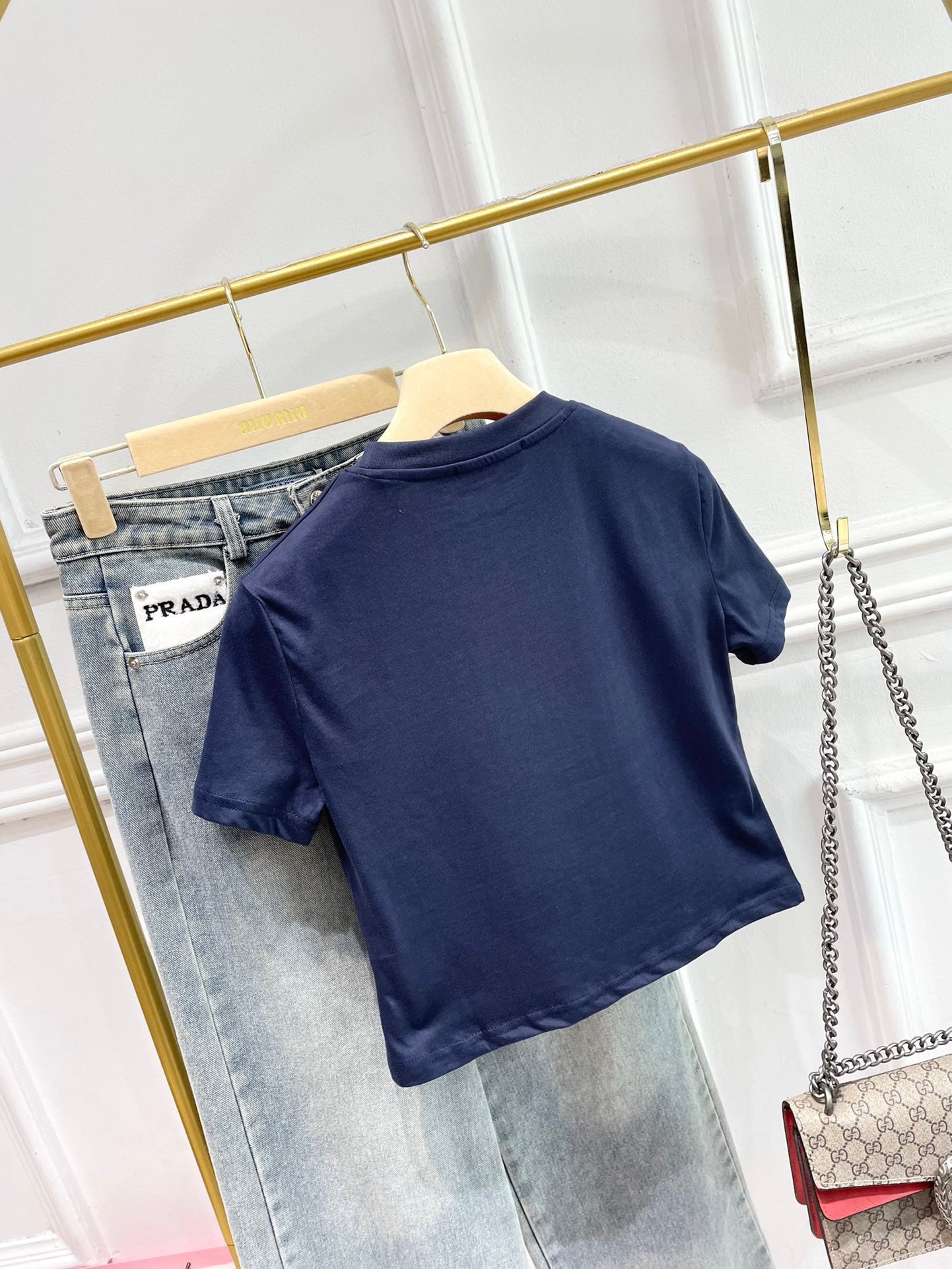 穆Ｍ家-2404 短款刺繡短袖Tee