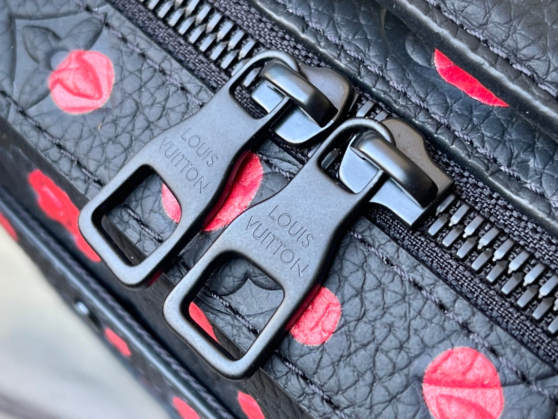 M21677 路L家-Handle Soft Trunk 手袋