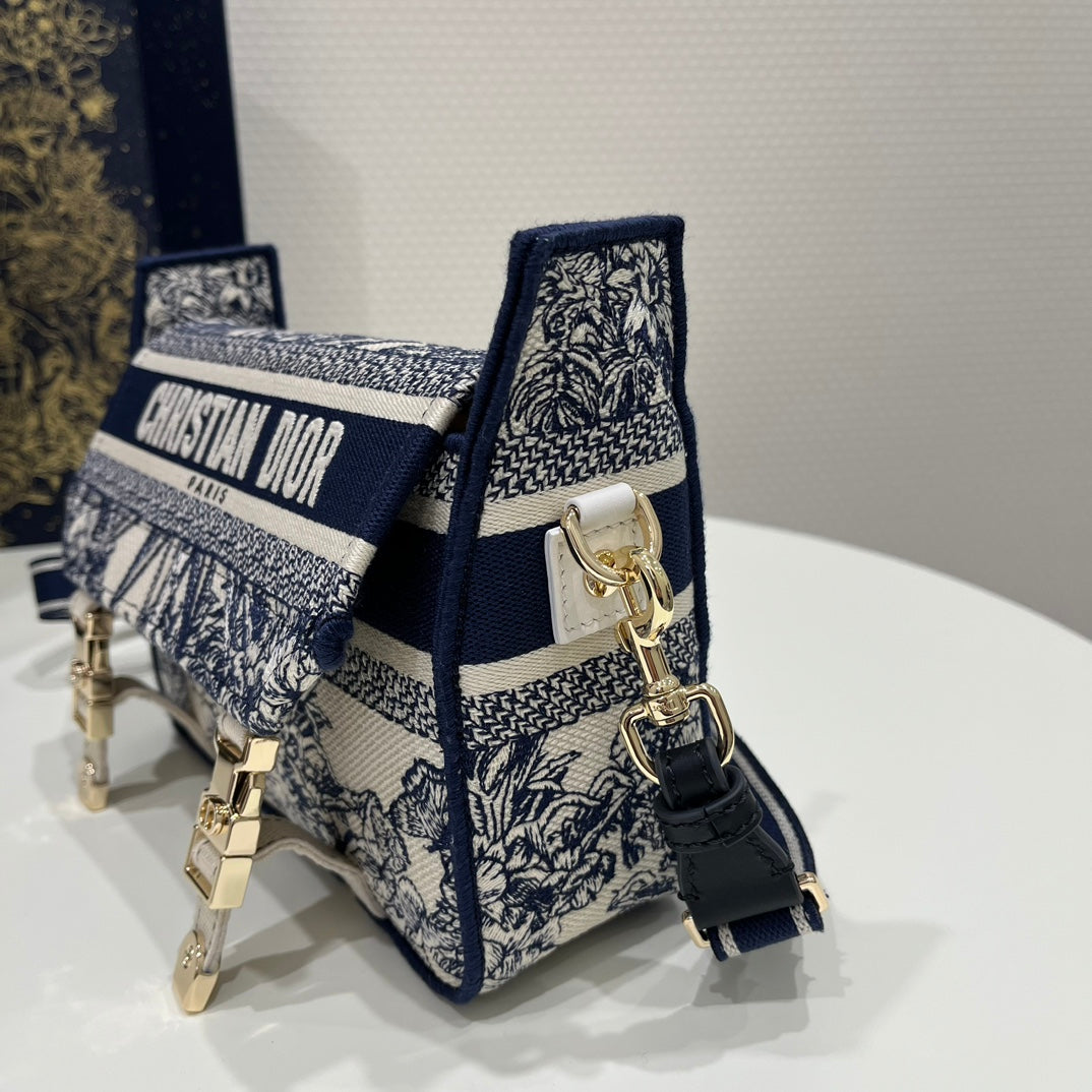 迪D家-郵差包刺繡款 23x8x15cm