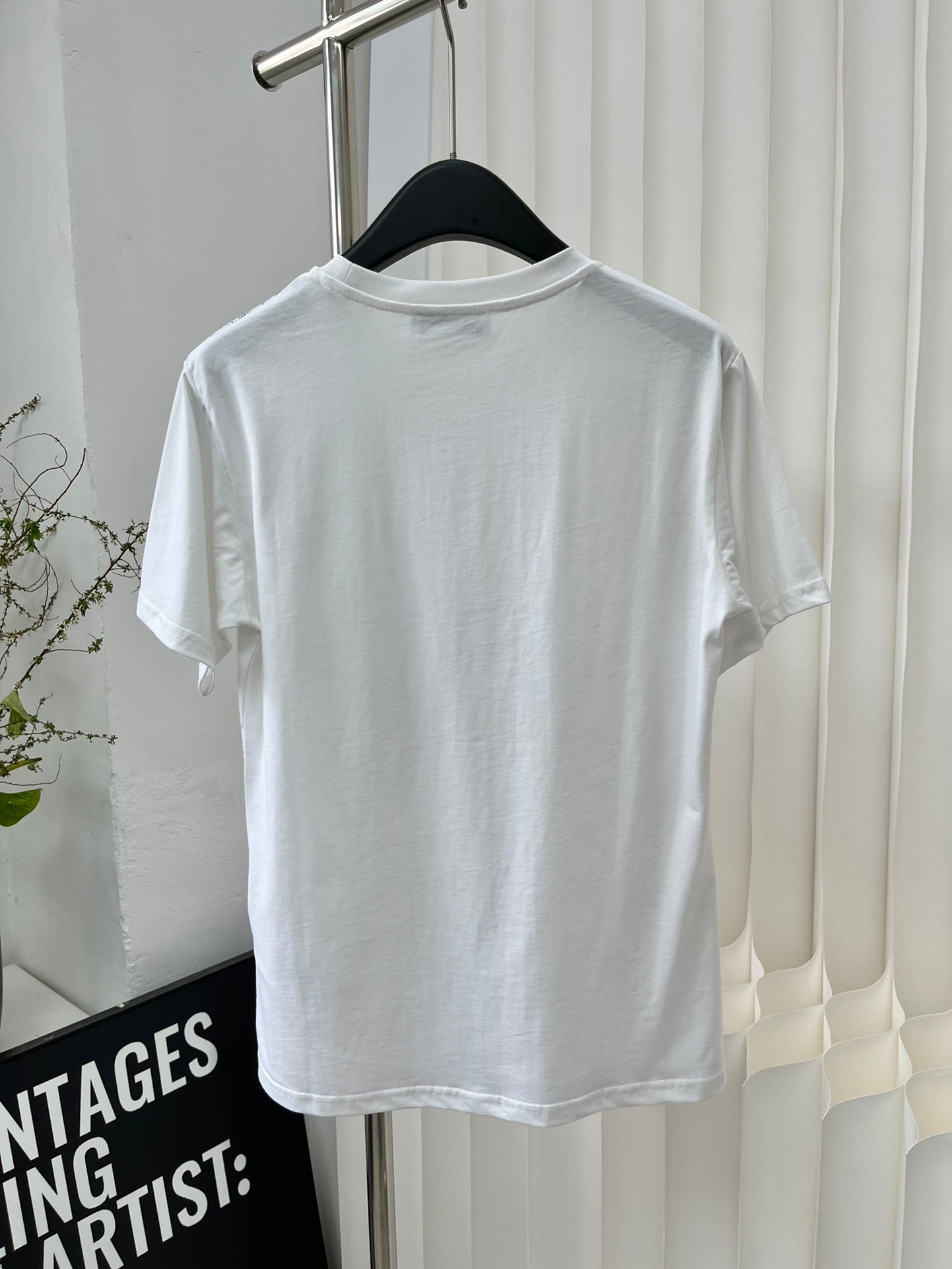 迪D家-2403 24新品印花飾以撞色印花工藝字母TEE