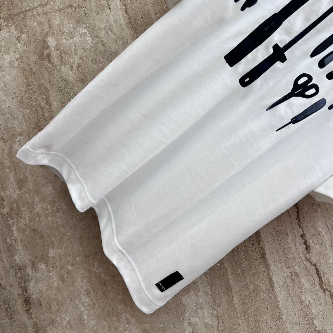 芬F家-2403 24SS春夏新款工具印花圓領短袖TEE 白色