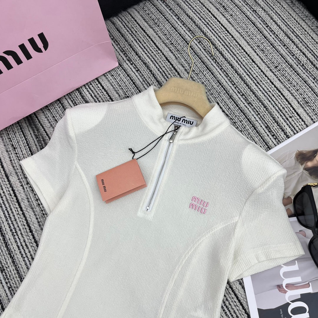 穆M家-2404 24年春夏系列 Miu新款立領墊肩修身套裝 白色