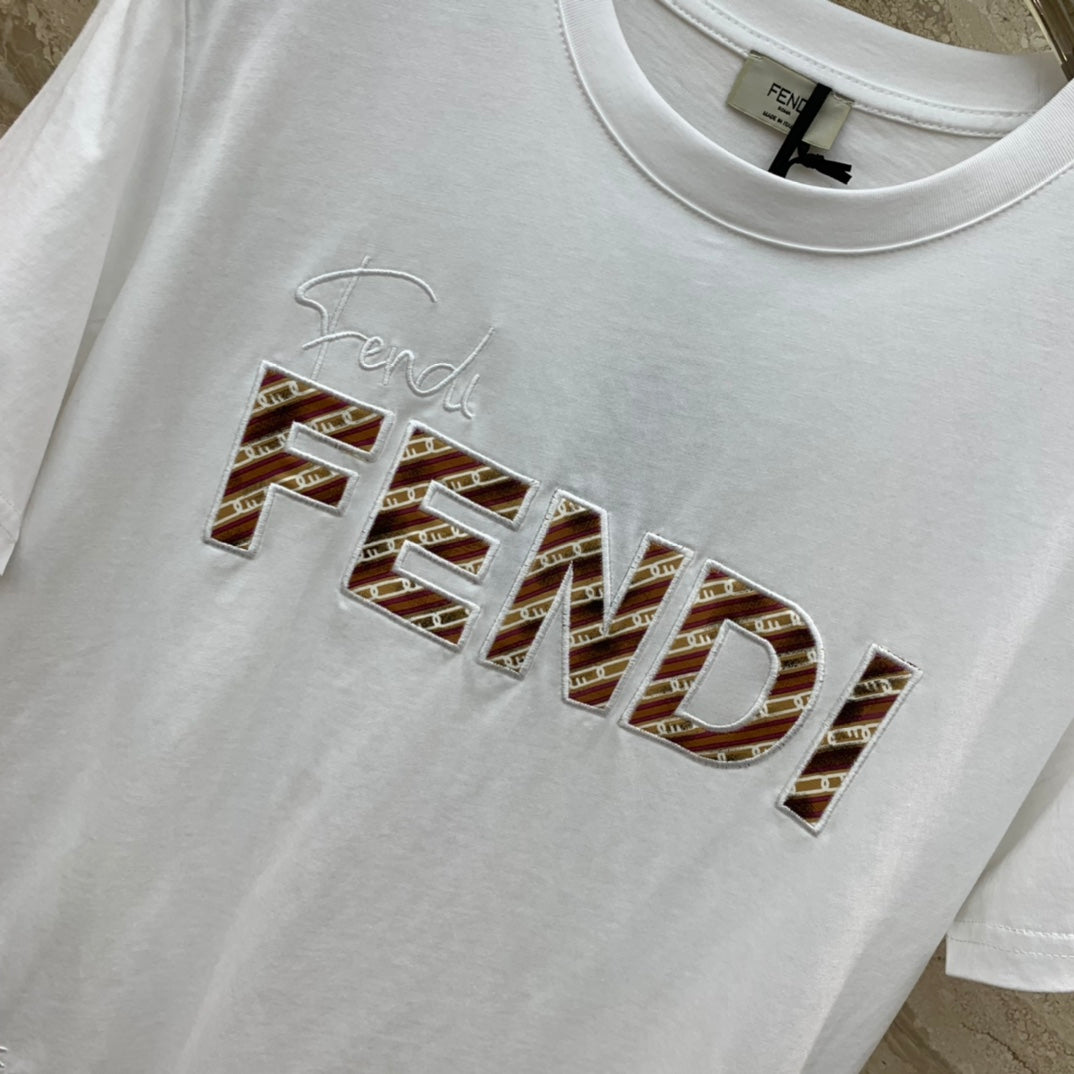 芬F家-2403 24SS春夏新款Logo刺繡圓領短袖TEE 白色