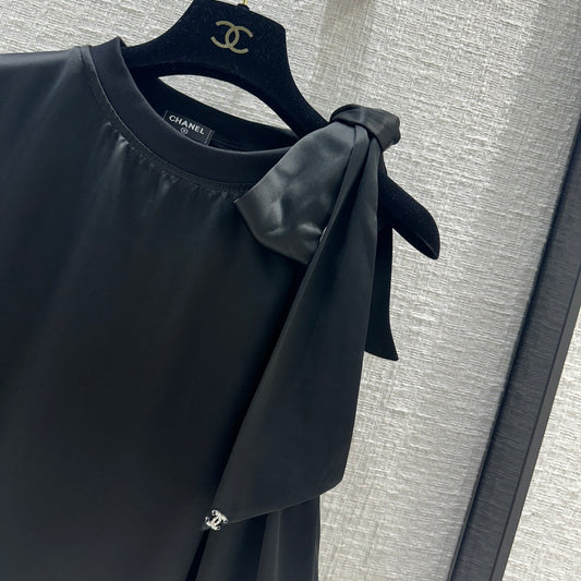 小香家-2404 24s春夏新品蝴蝶結繫帶圓領單袖小上衣 黑色