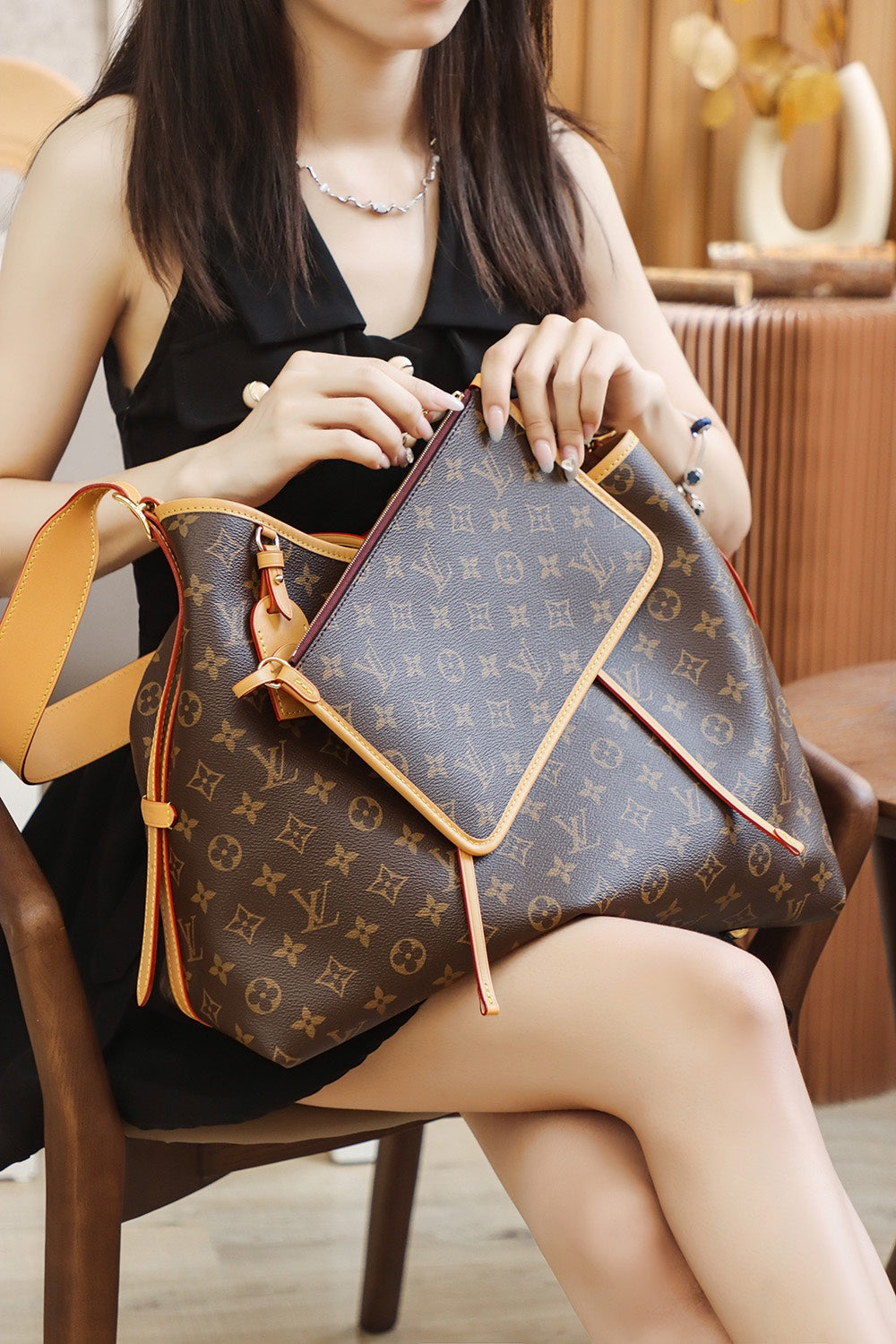 M46197 路L家-CarryAll MM 中號 上身圖