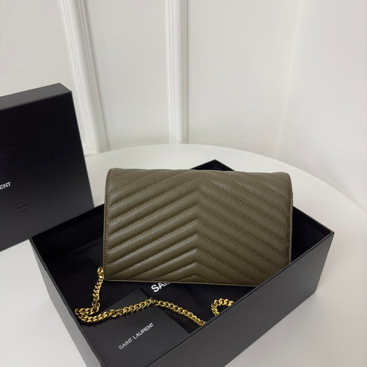 聖Y羅-MONOGRAM魚子醬 WOC 墨綠金扣 22CM