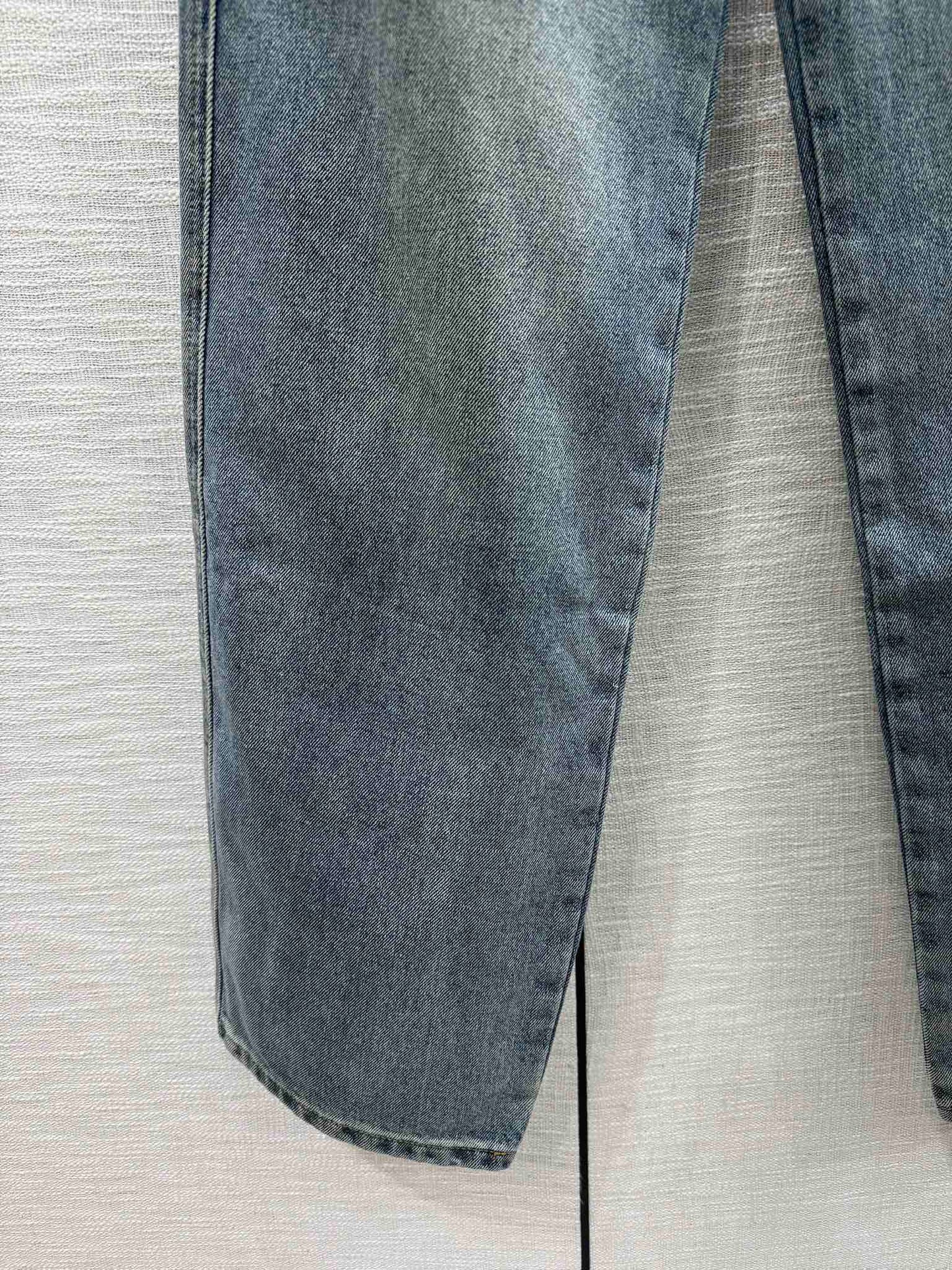 小香家-2403 刺繡字母直筒牛仔褲