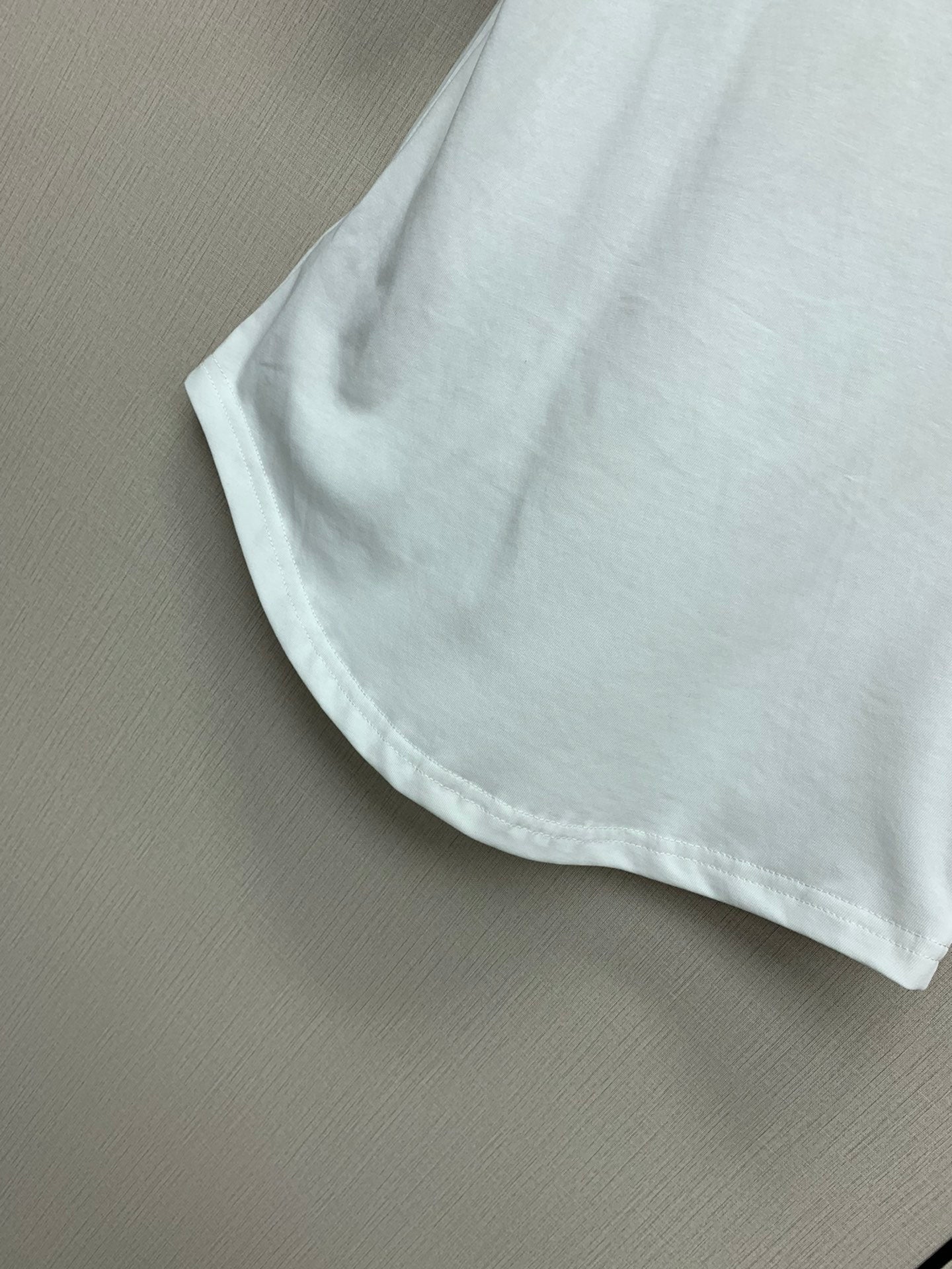 巴B家-2403 24早春新款經典格子繡馬TEE 白色