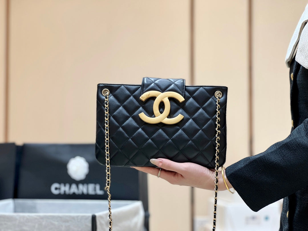 小香家-Chanel 24c 復古皮穿鏈菱格紋 經典元素腋下包 黑色