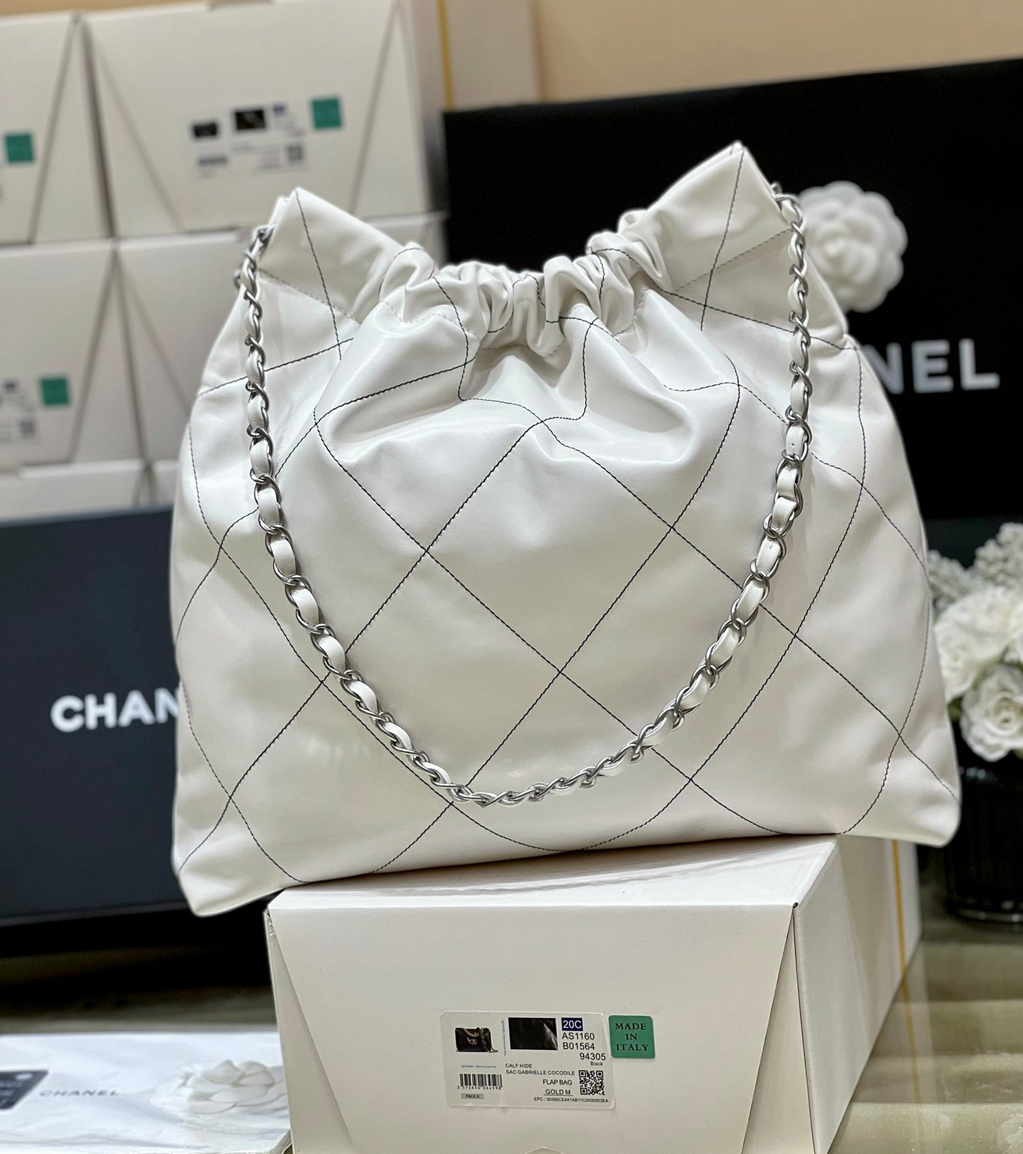 小香家-2023早春度假系列 22Bag 中號 白色配黑線