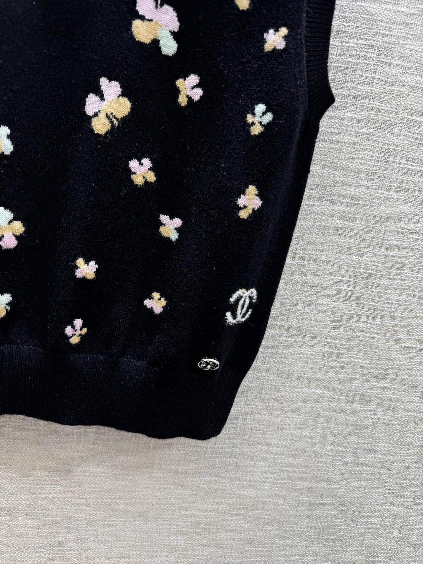 小香家-2403 24早春最新手工坊系列 四葉草針織背心 黑色