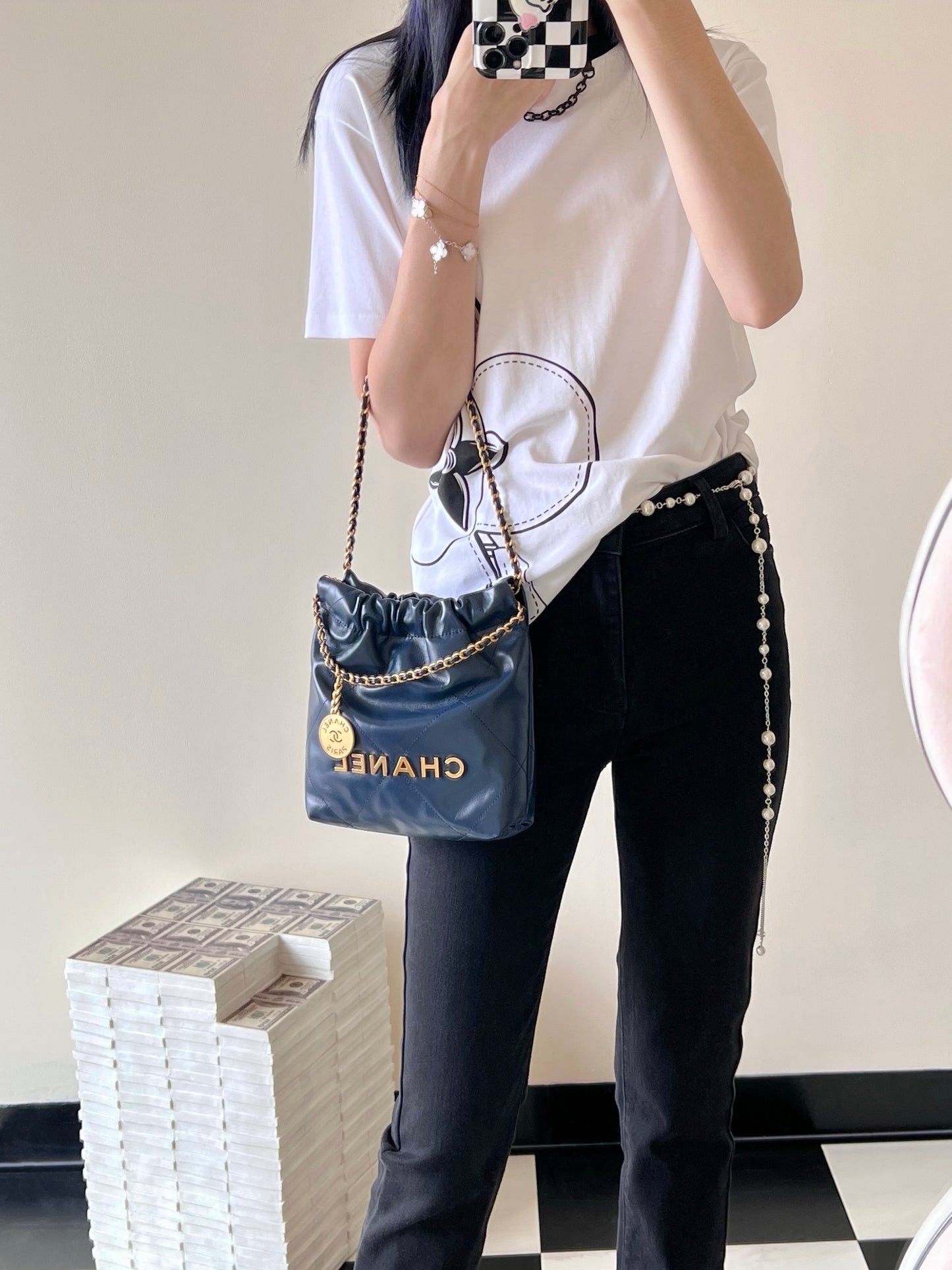 小香家-2023春夏新款 22BAG Mini 海軍藍 上身圖