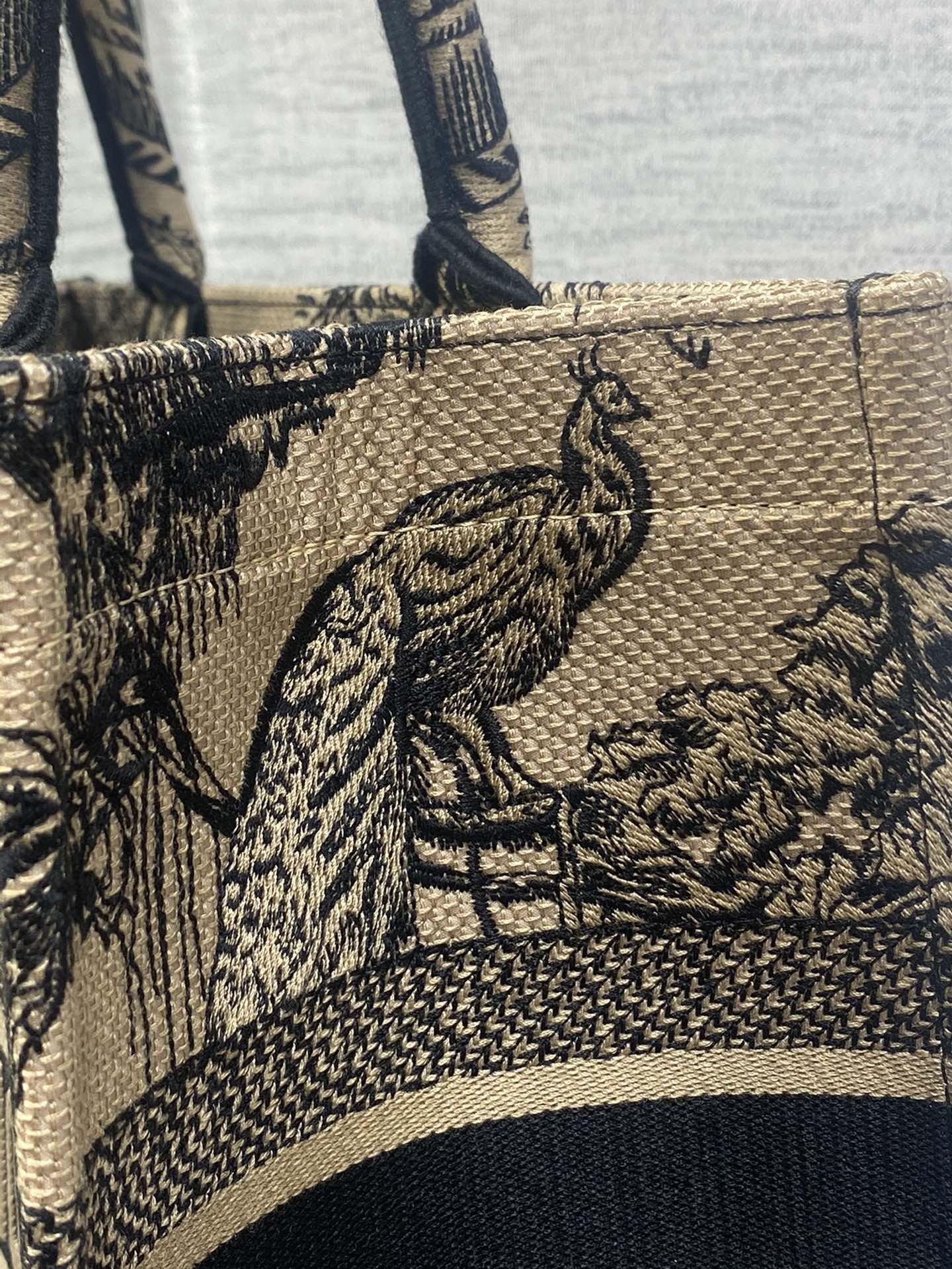 迪D家-Book Tote 2023春夏系列 老虎刺繡 杏色 中號