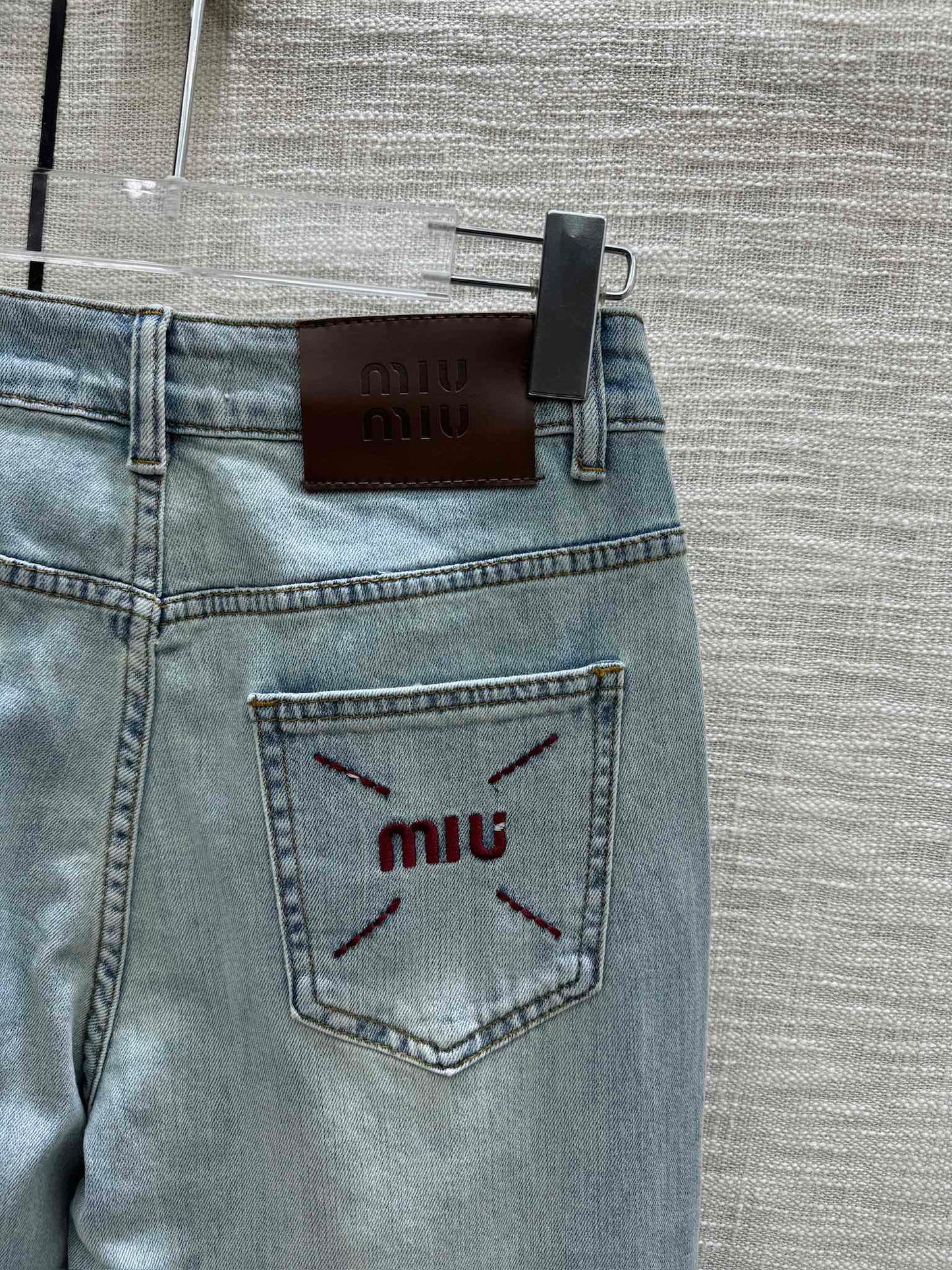 穆M家-2404 刺繡logo高腰直筒牛仔褲
