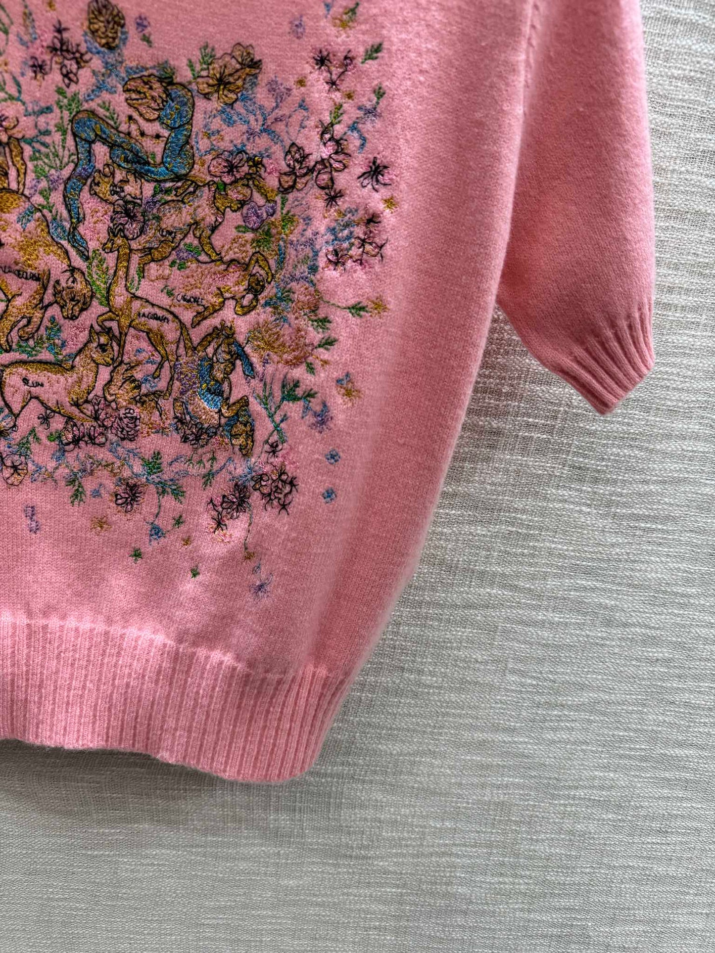 迪D家-2403 24早春最新系列重工刺繡針織短袖 粉色