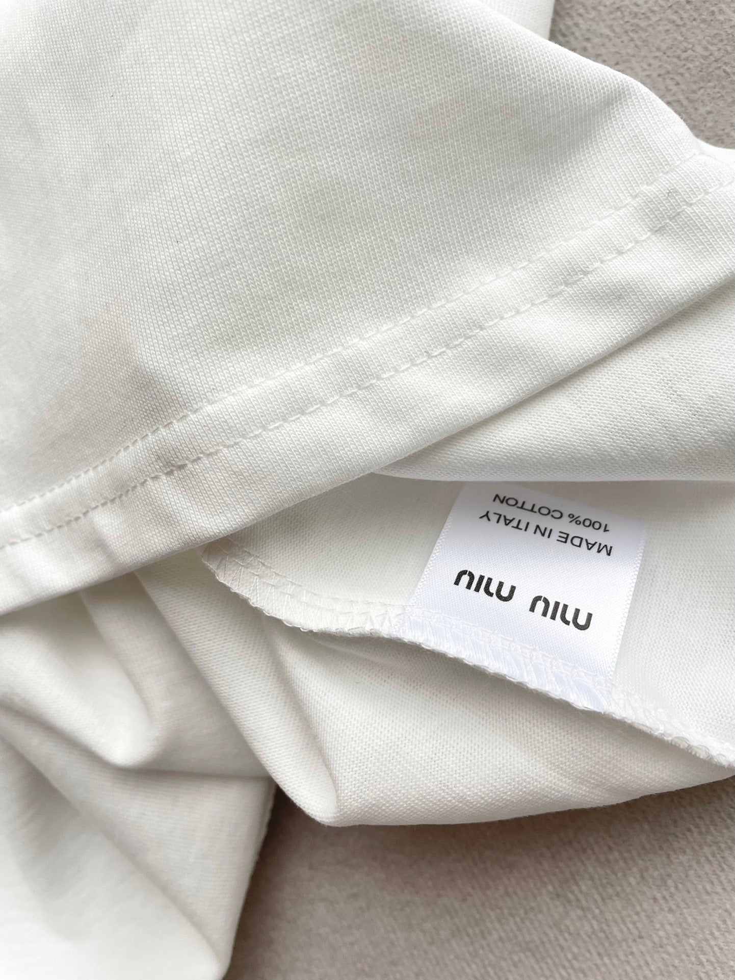穆M家-2404 刺繡字母貼布短袖Tee 白色