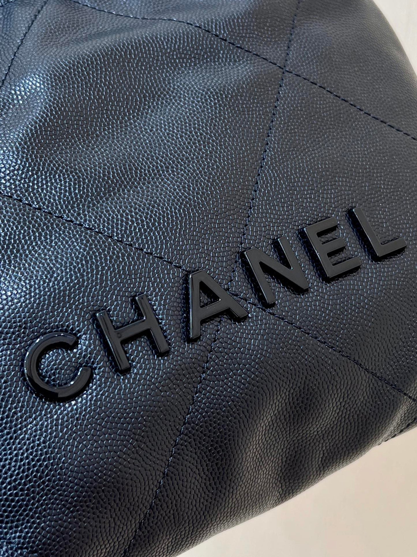 小香家-Chanel 22號手袋 魚子醬皮黑金色 小號