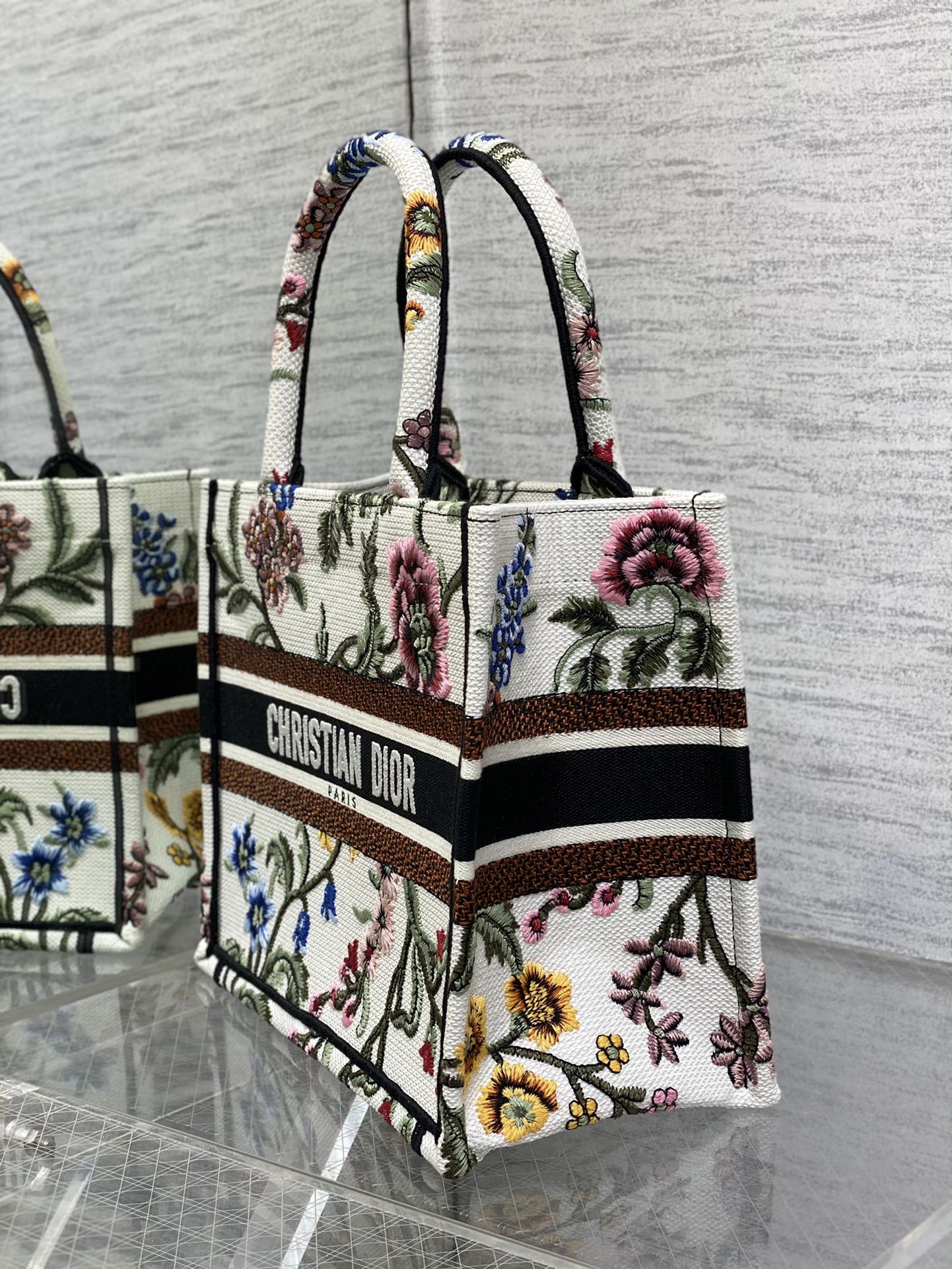 迪D家 Book Tote 刺繡字母白花 小號26.5cm