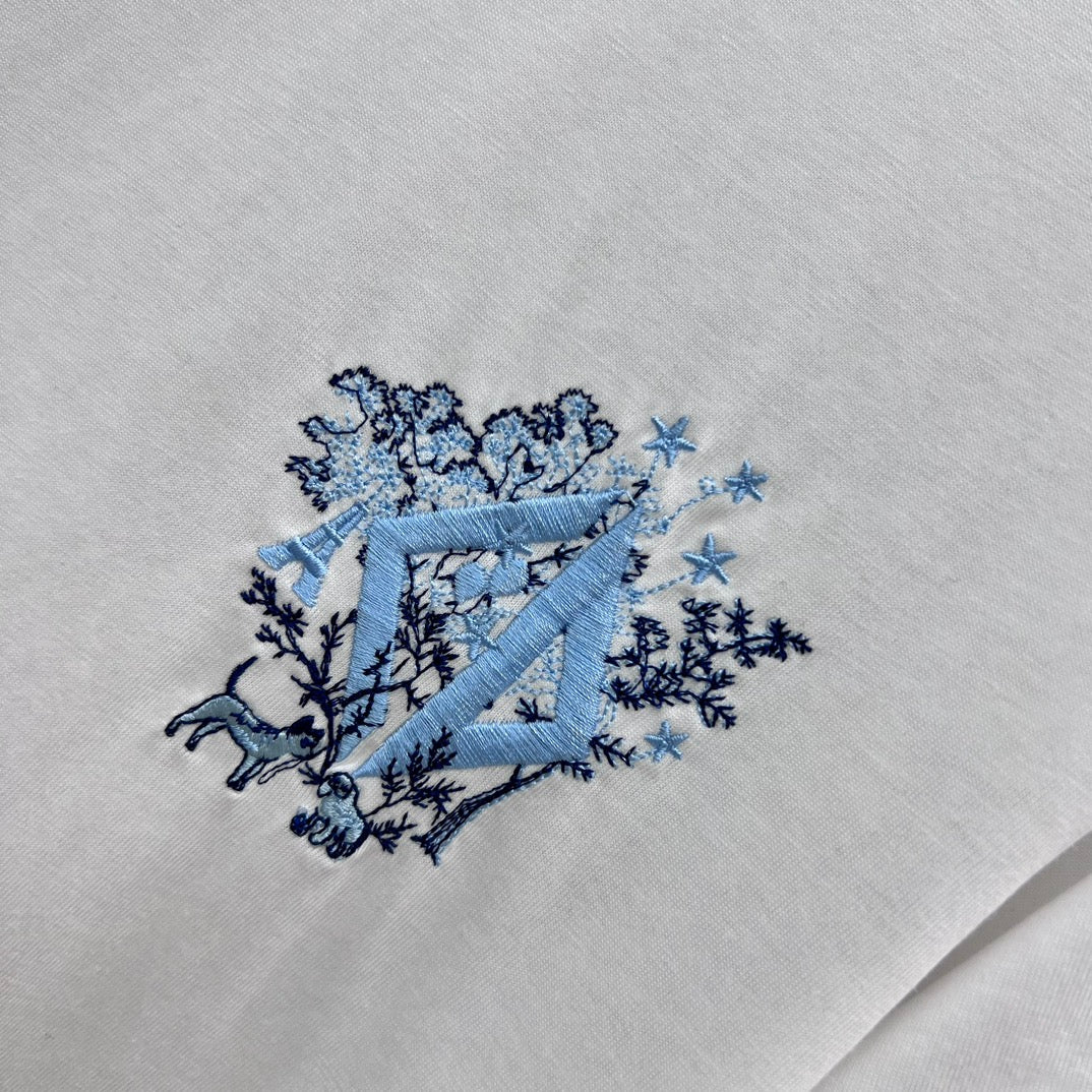 迪D家-2403 24春夏新款 小狗刺繡圓領短袖TEE 白色