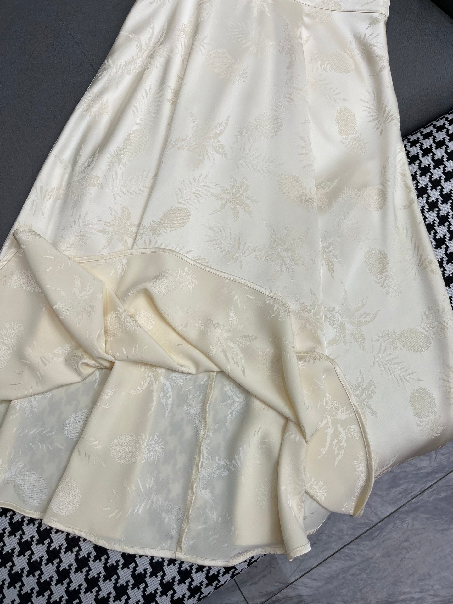 迪D家-2403 24SS夏季新款翻領連身裙 白色