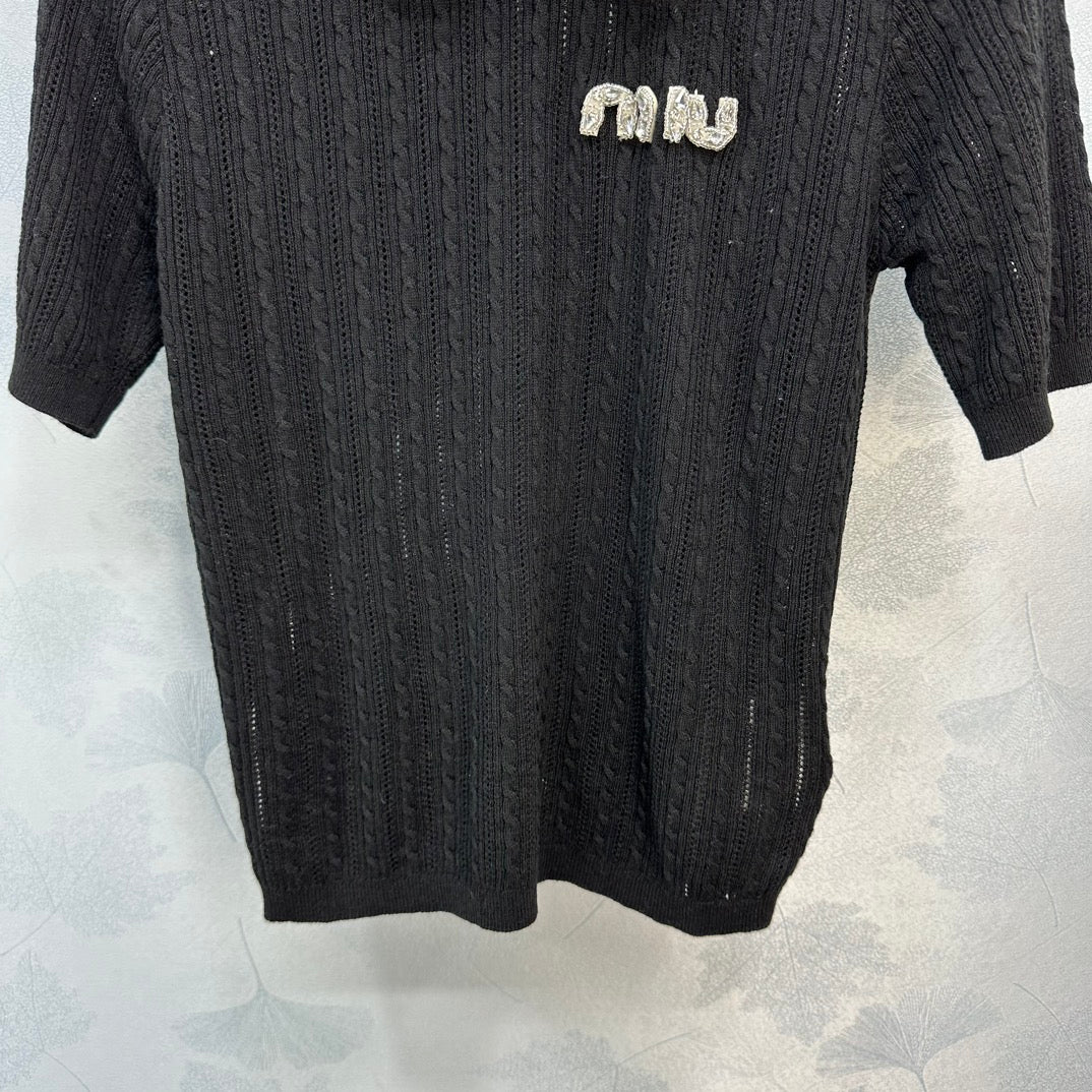 穆Ｍ家-2404 24早春最新系列重工釘珠娃娃領針織短袖