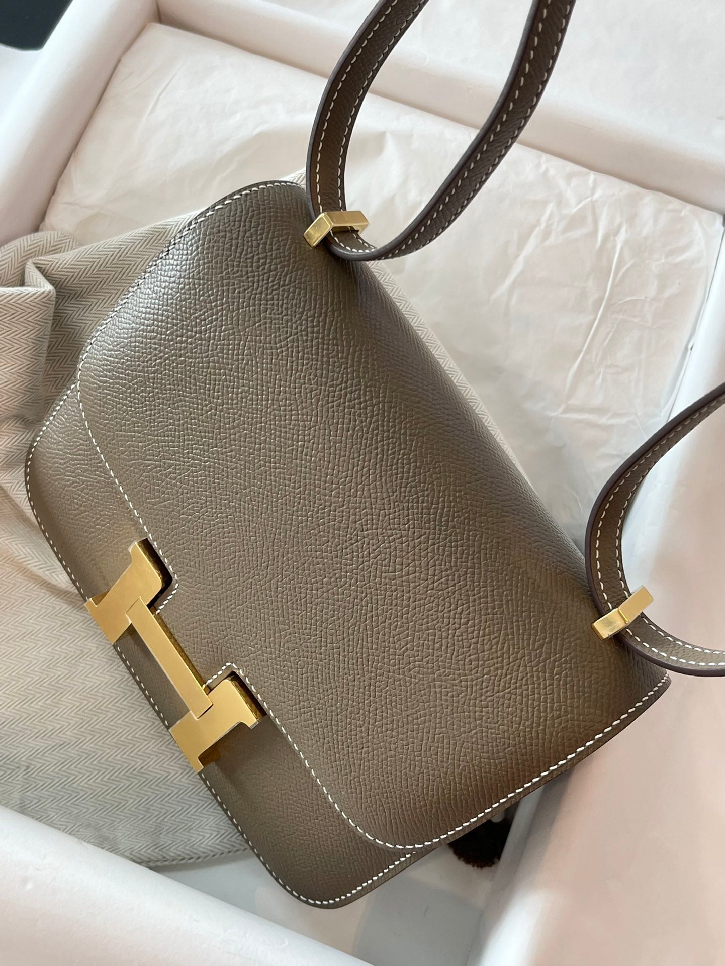 熱銷款 小愛款-Constance mini Epsom 大象灰 金扣