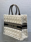 迪D家-Book tote 毛絨白黑色 大號