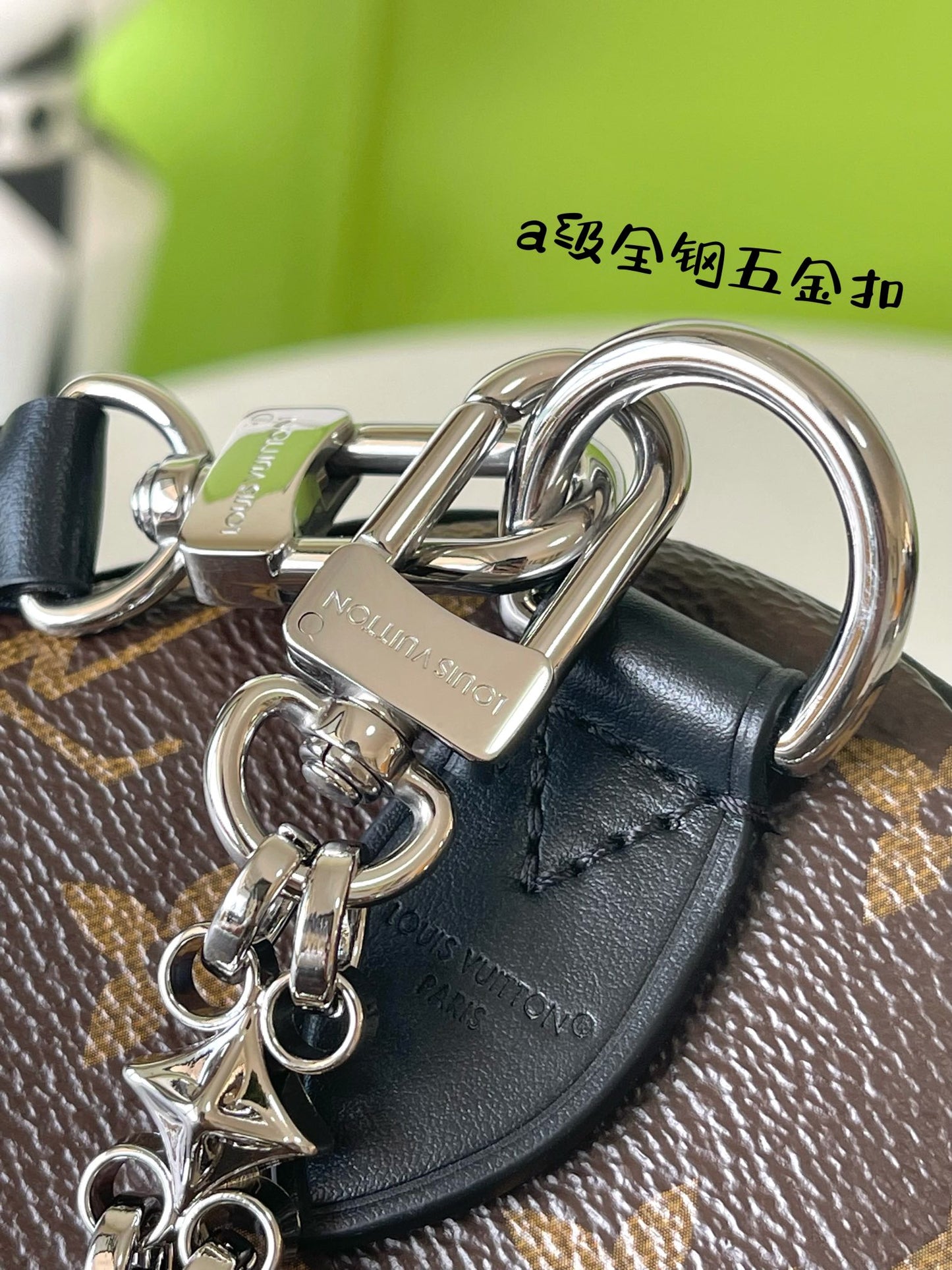 路L家-M12243 𝐒𝐏𝐄𝐄𝐃𝐘 𝐒𝐎𝐅𝐓 𝟑𝟎 𝐃𝐀𝐑𝐊 動態晶片黑手袋 棕色