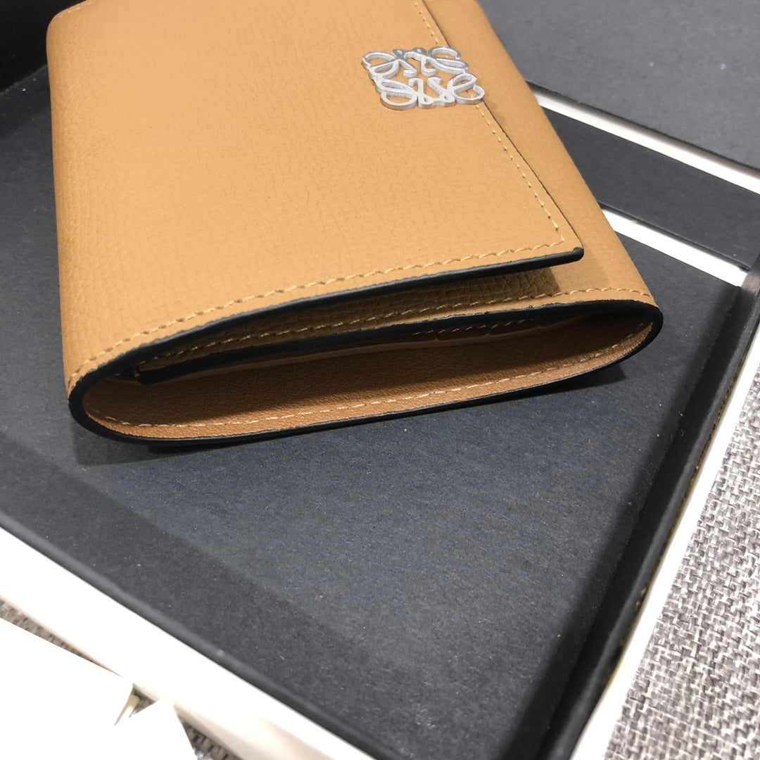 羅L威-Anagram系列 對折短款錢包 卡其色