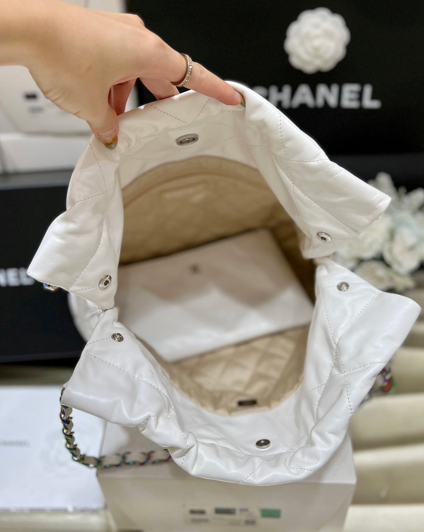 小香風-早春新款Chanel 22號手袋 白色小號