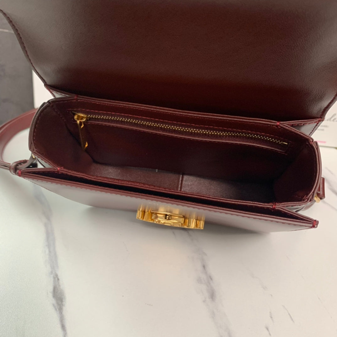 賽C家-TRIOMPHE經典亮澤牛皮革手袋 紅棕色
