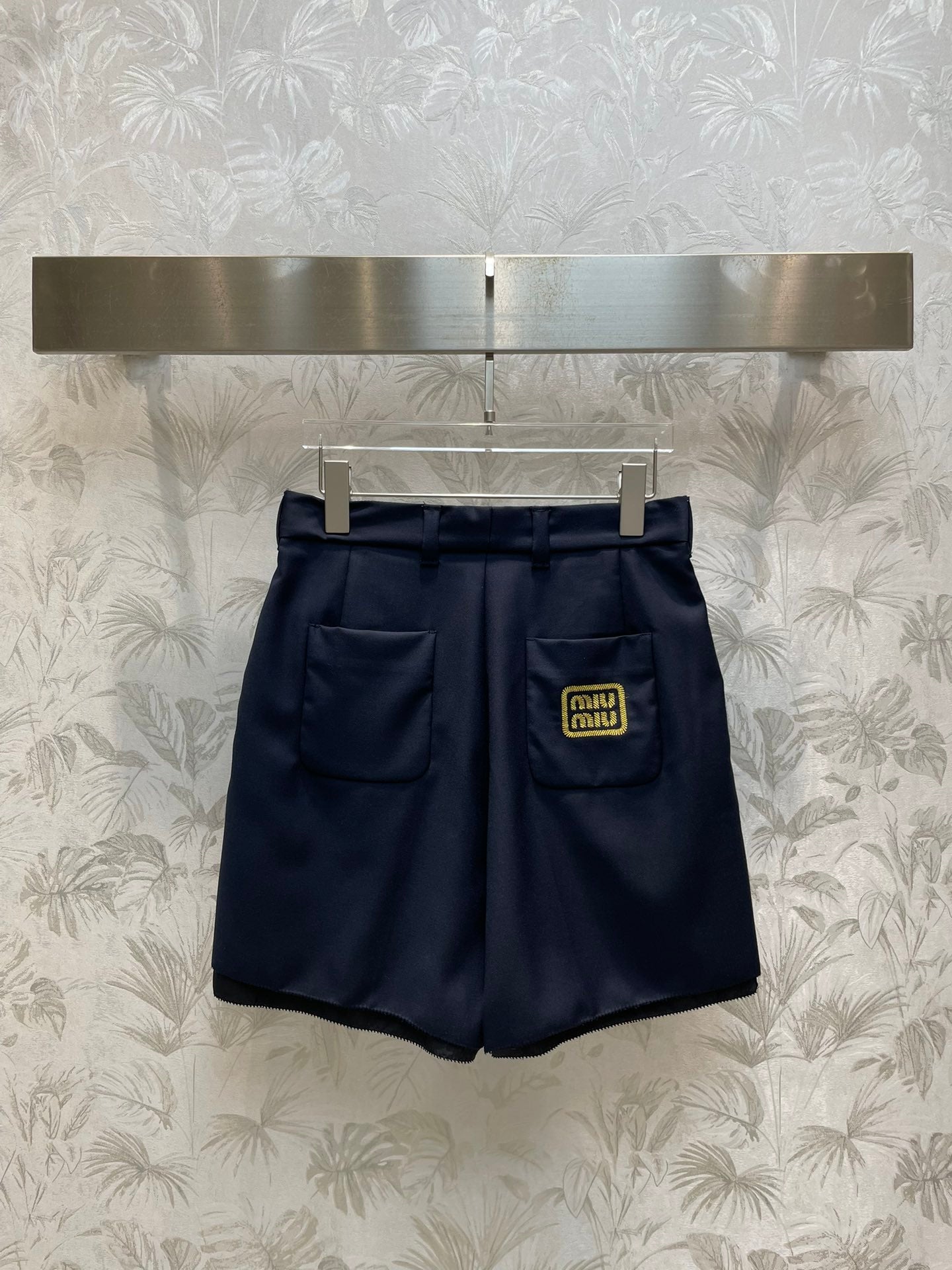 穆Ｍ家-2404 24春夏妥妥的學院風穿搭徽章刺繡章仔西裝短褲