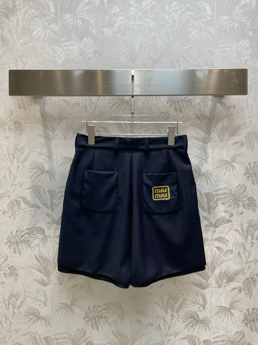 穆M家-2404 24春夏妥妥的學院風穿搭徽章刺繡章仔西裝短褲
