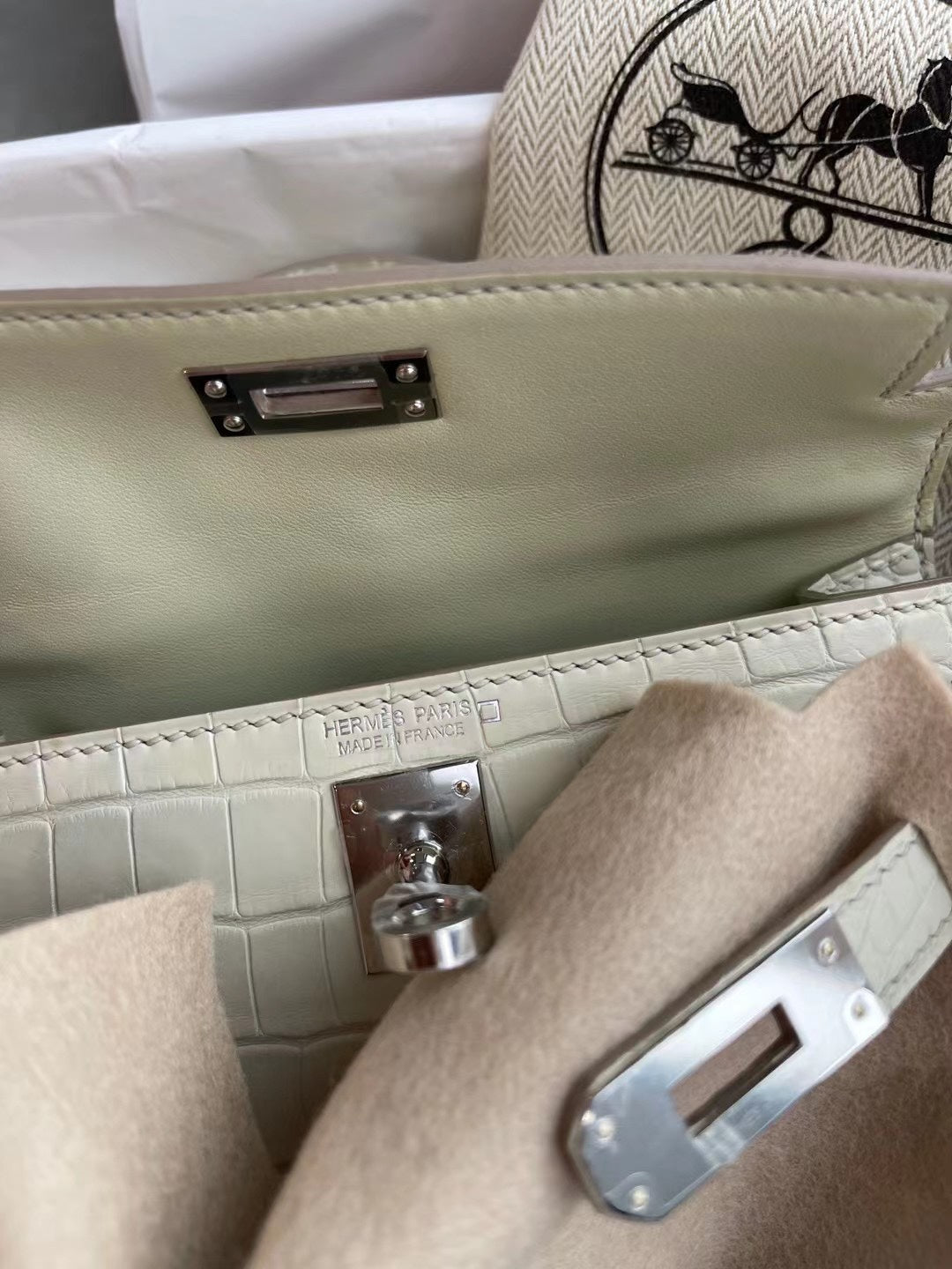 小愛款-Kelly Mini 2代 霧面鱷魚 冰川白8L 銀扣