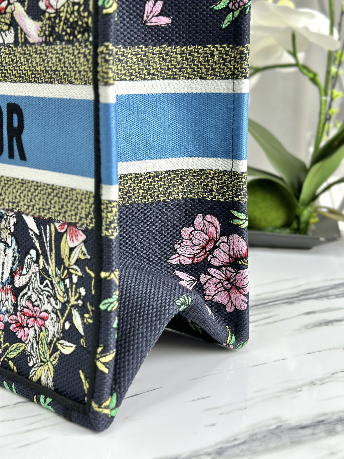 迪D家-Book Tote 黑花刺繡 中號