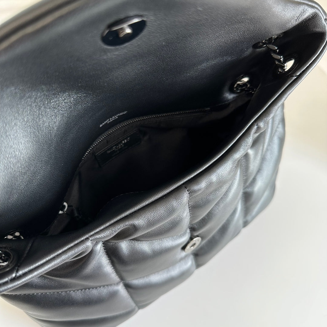聖Y羅-Loulou Puffer 29cm 絎縫小羊皮雲朵包 黑色黑扣