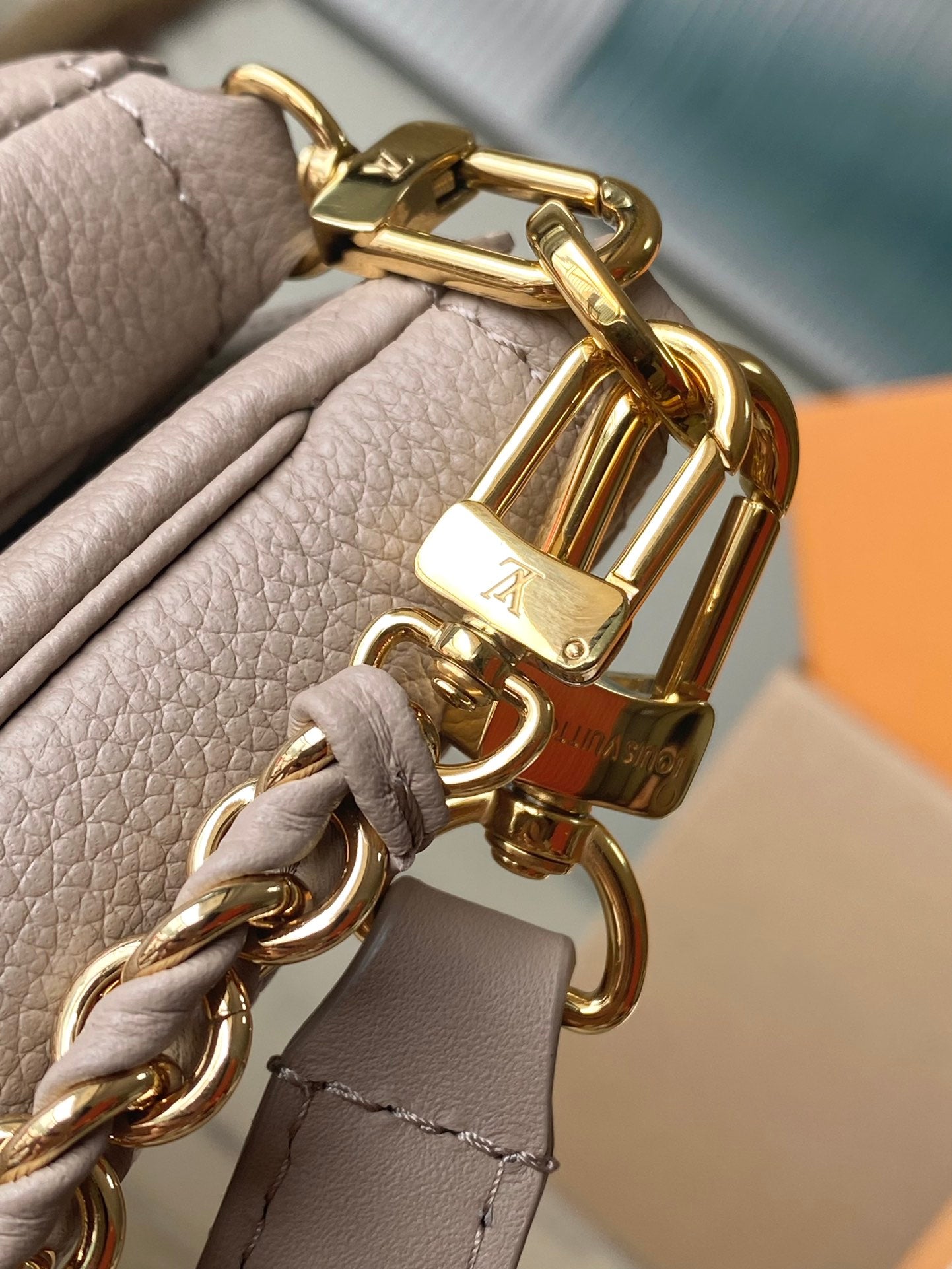 M80399 路L家-Multi Pochette Accessories 手袋 三合一包 杏色