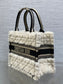 迪D家-Book tote 毛絨白黑色 小號