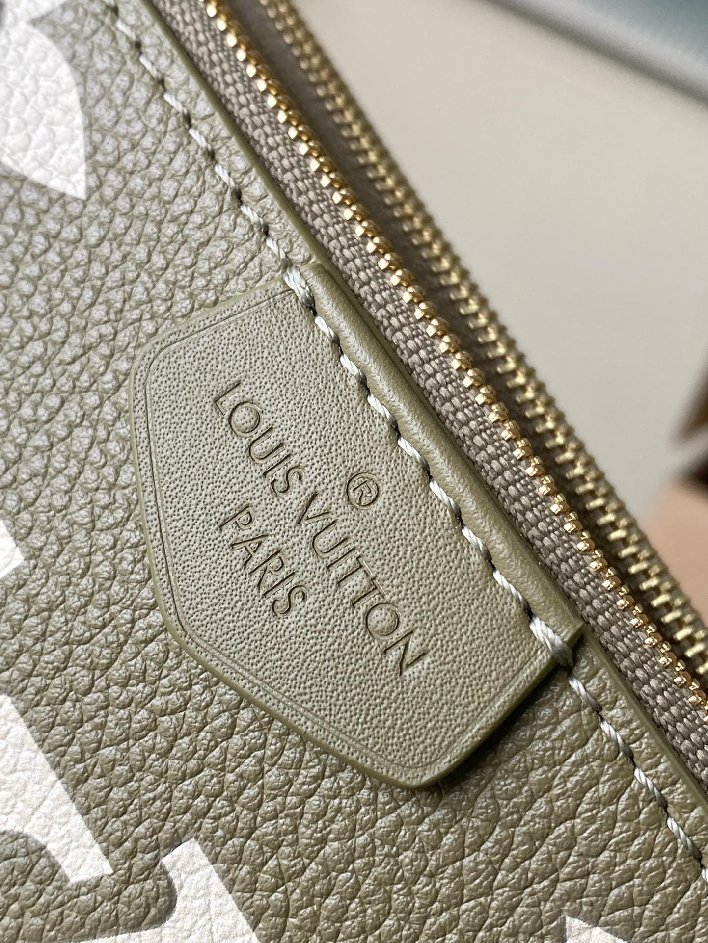 M22670 路L家-Multi Pochette Accessoires 肩背包/斜跨包 卡其綠色