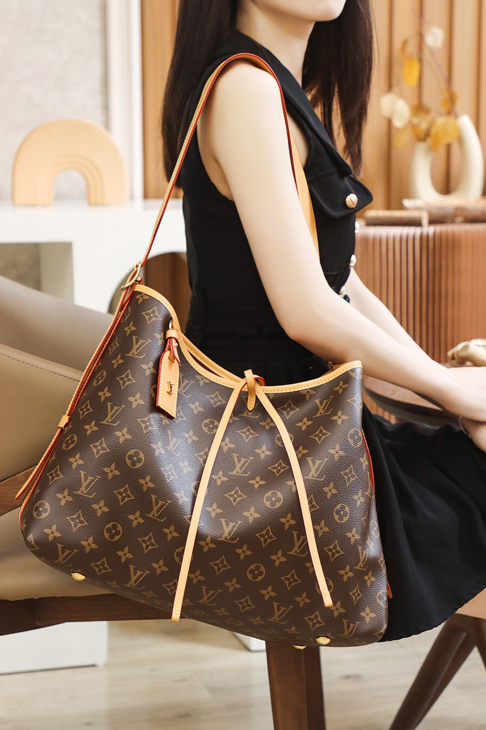 M46197 路L家-CarryAll MM 中號 上身圖