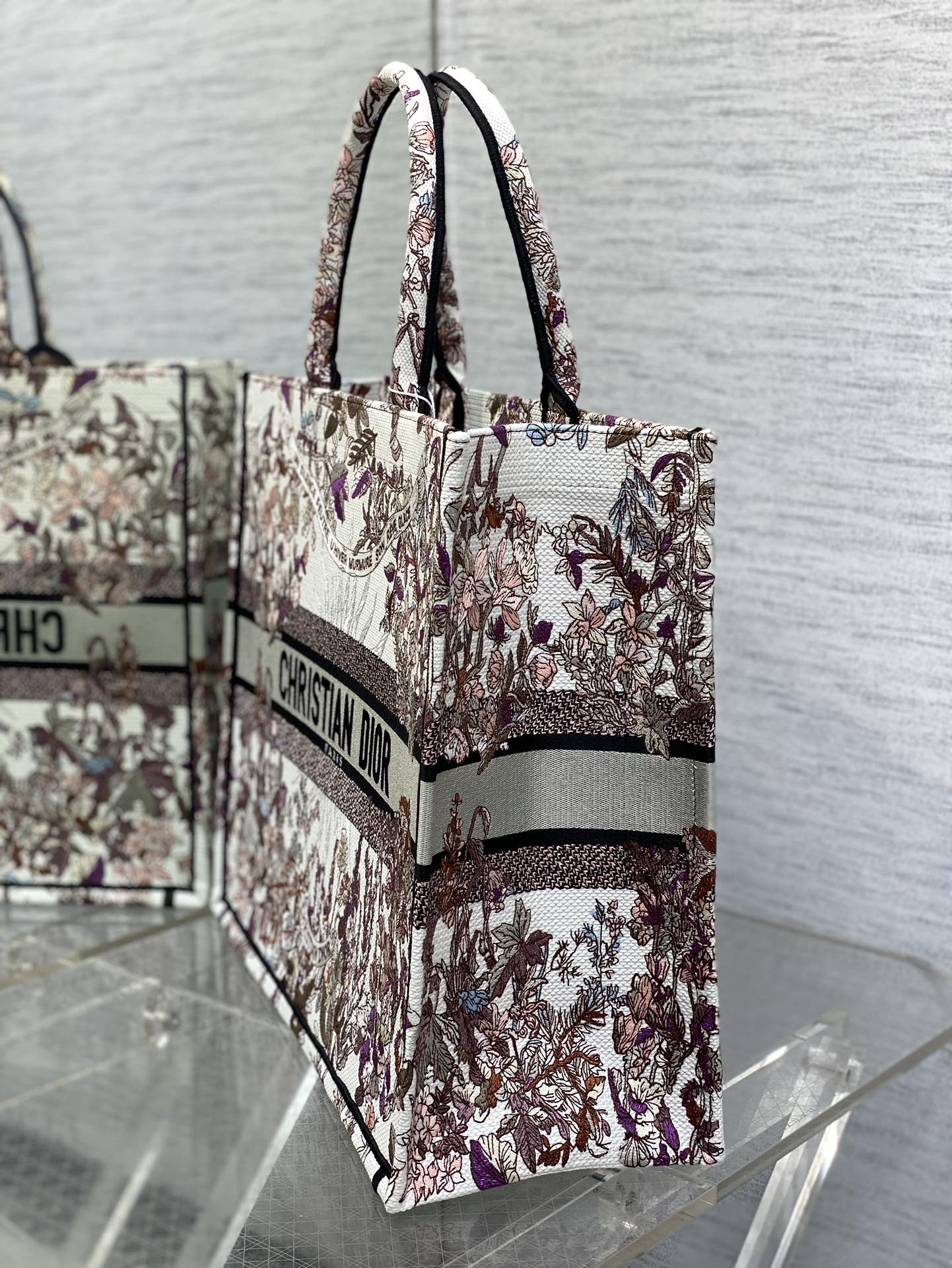 迪D家-2024春夏系列 Book Tote 太陽刺繡 白灰色 中號