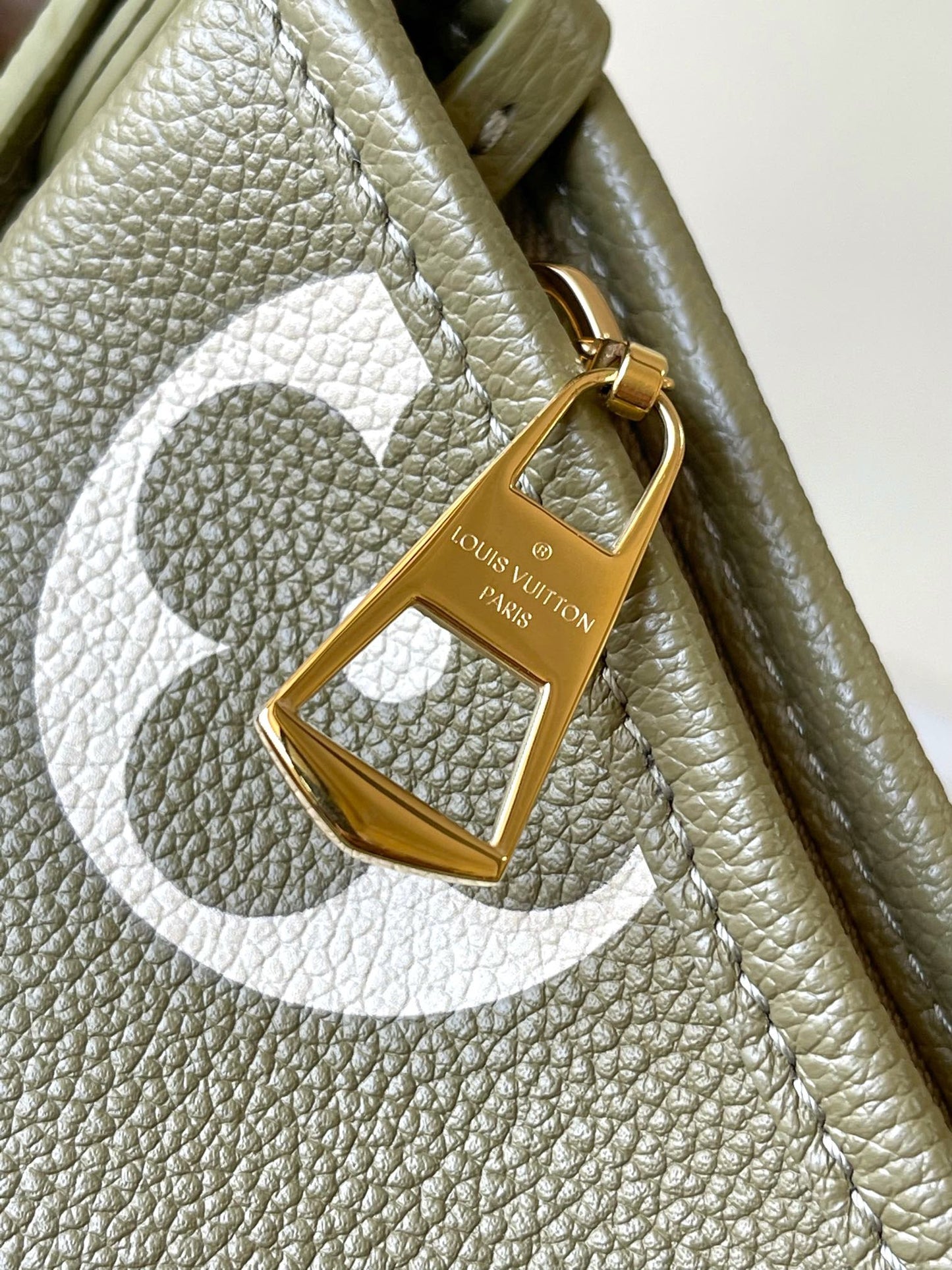 M46672 路L家-Carryall 托特包 牛油果綠