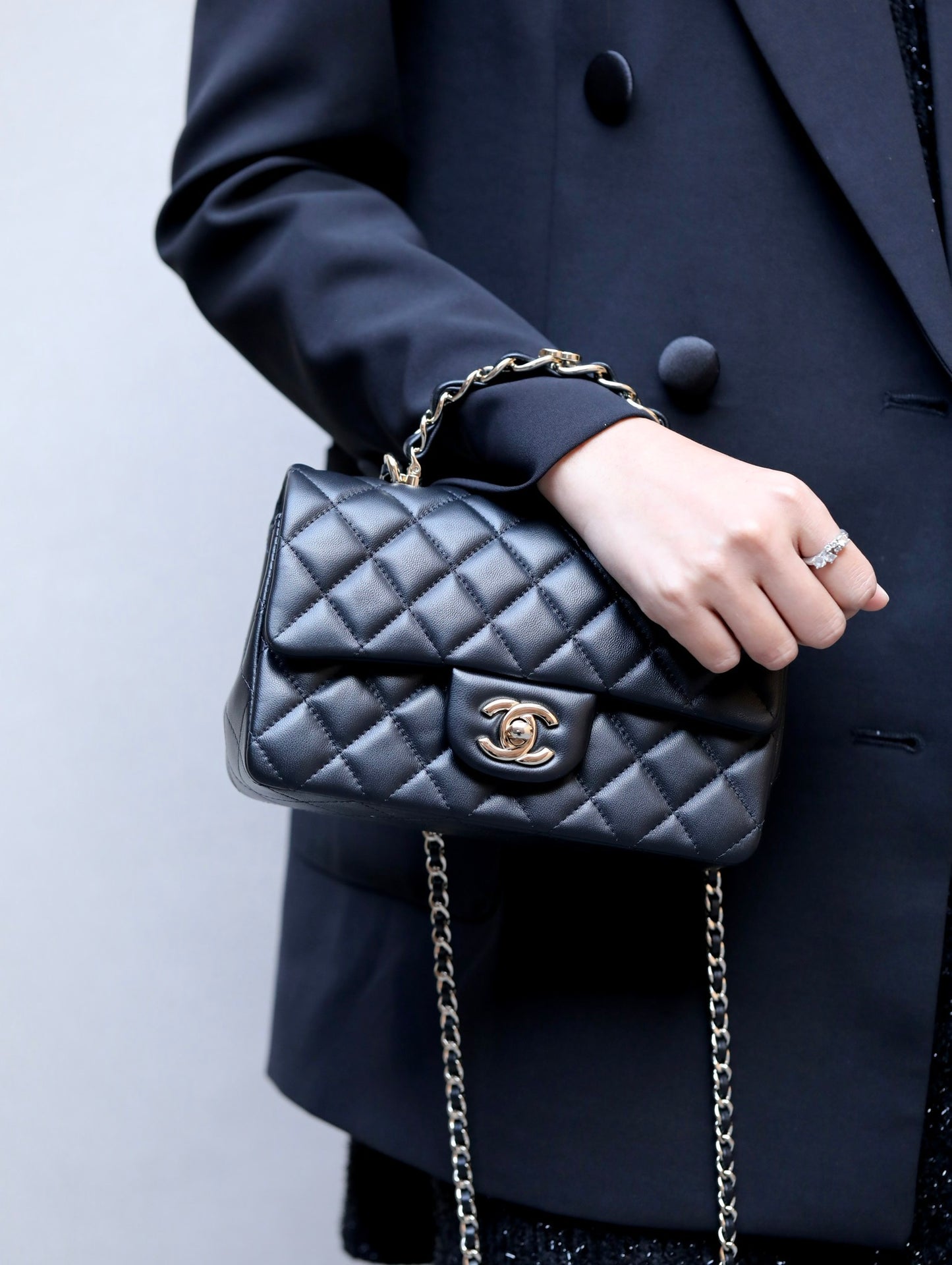小香家-Chanel CF Mini 經典皮革穿繞雙c Logo 黑色