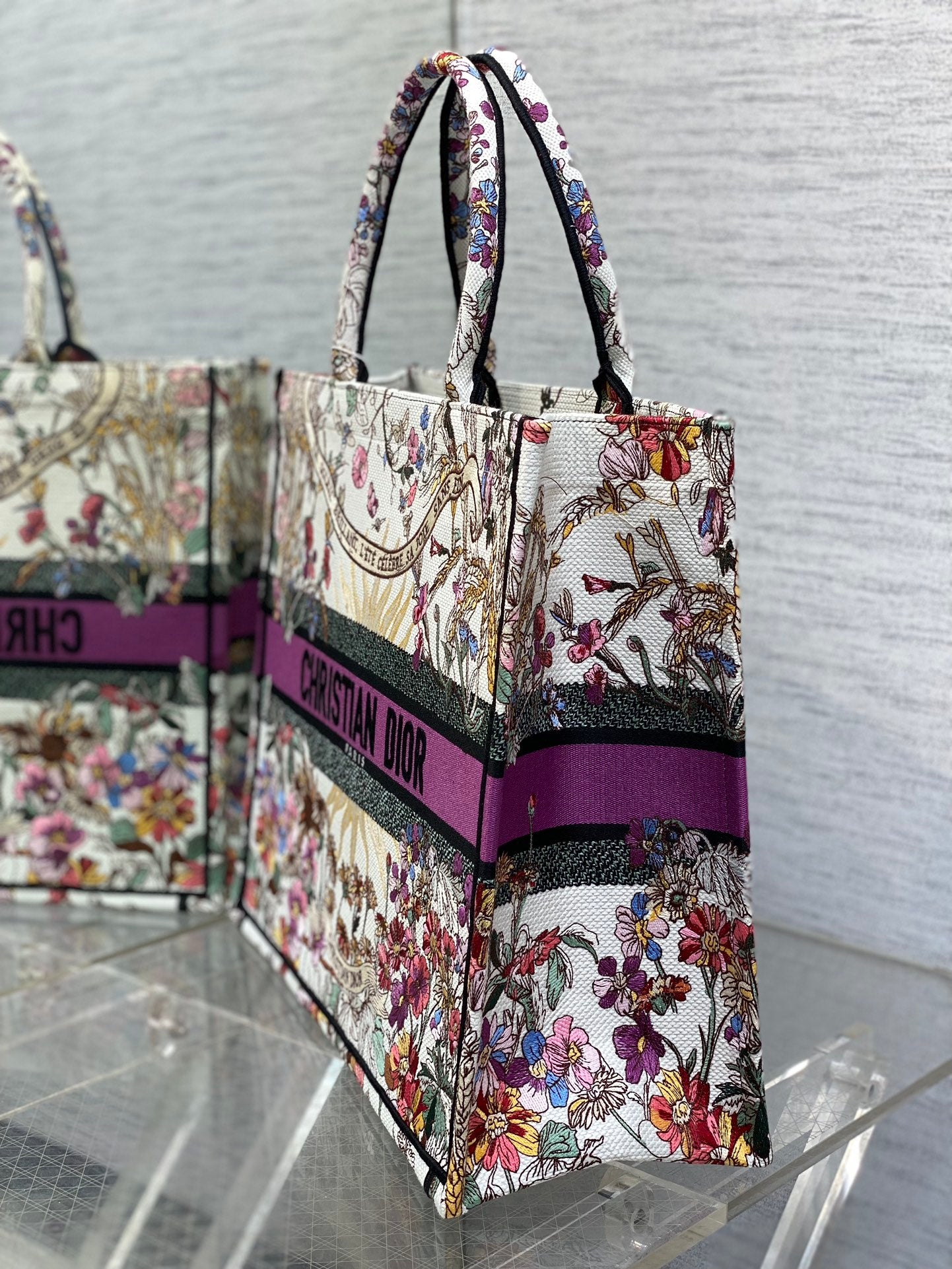 迪D家-2024春夏系列 Book Tote 太陽刺繡 白紫色 大號