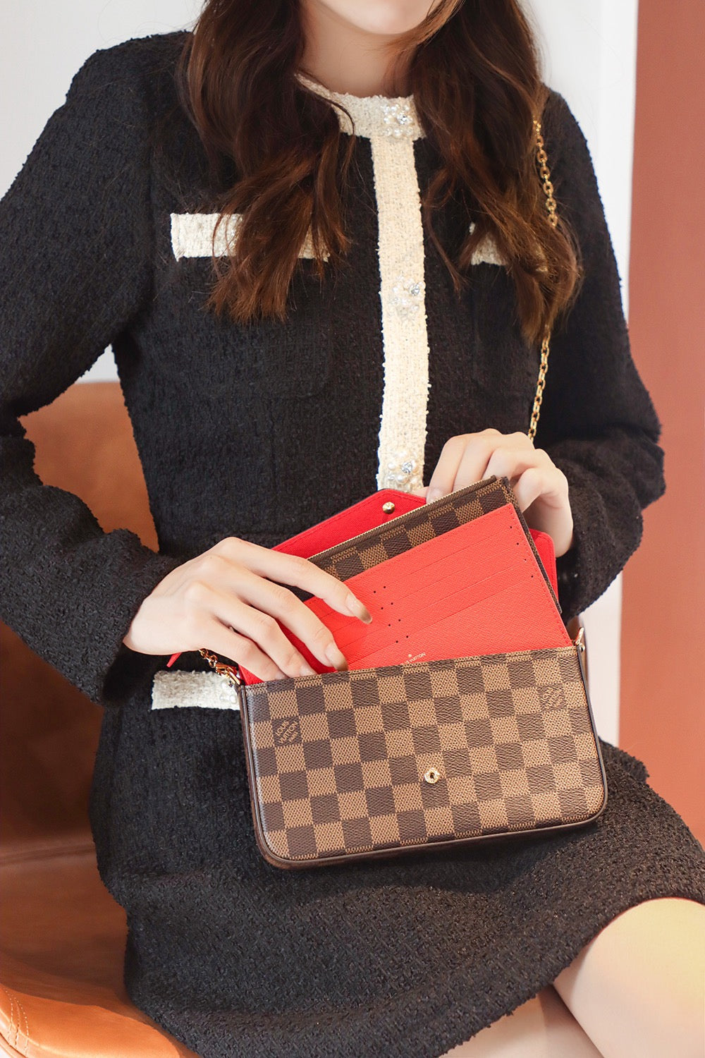 N63032 路L家-Félicie Pochette 三合一鏈條包 上身圖