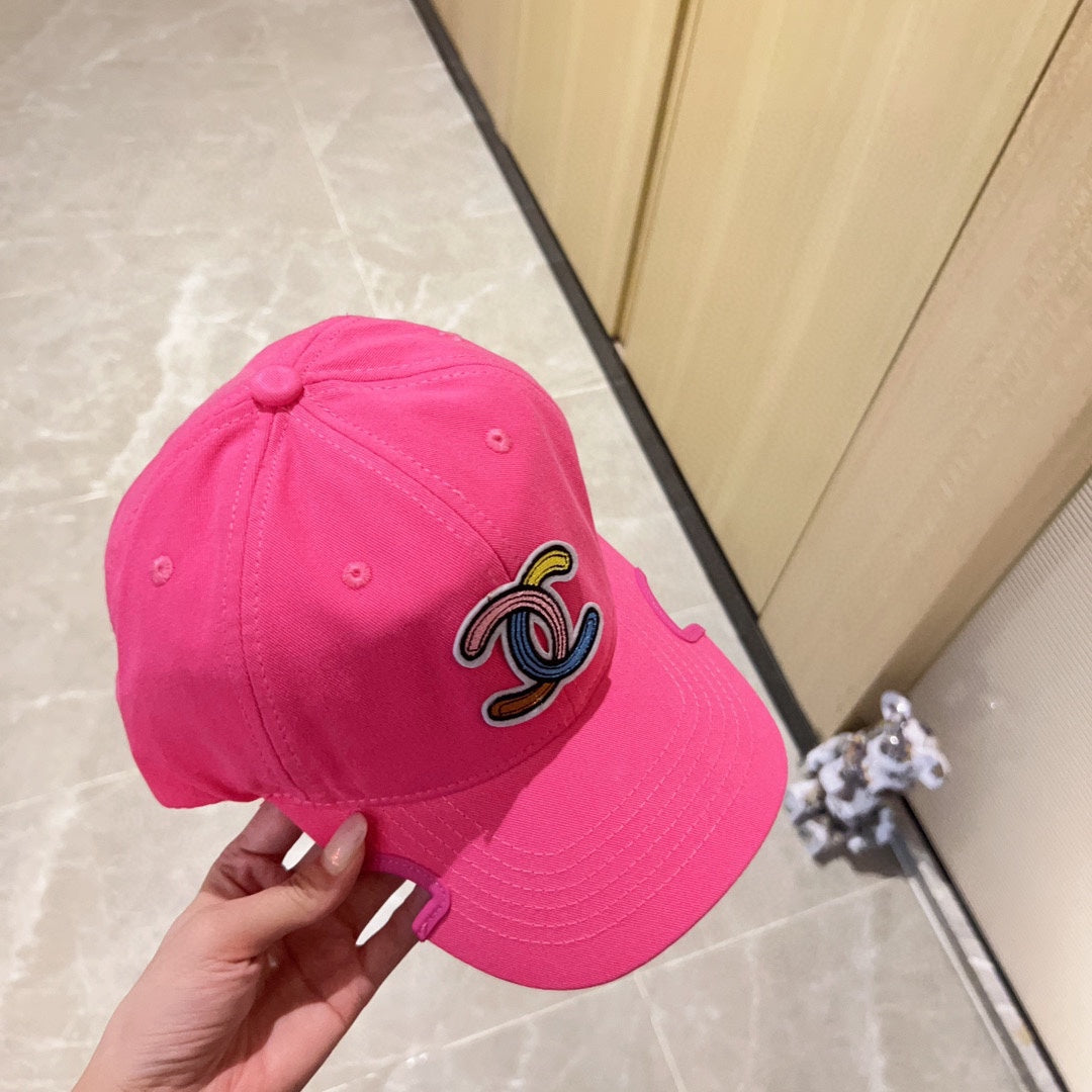 小香家-2023新款造型彩色Logo棒球帽 粉色